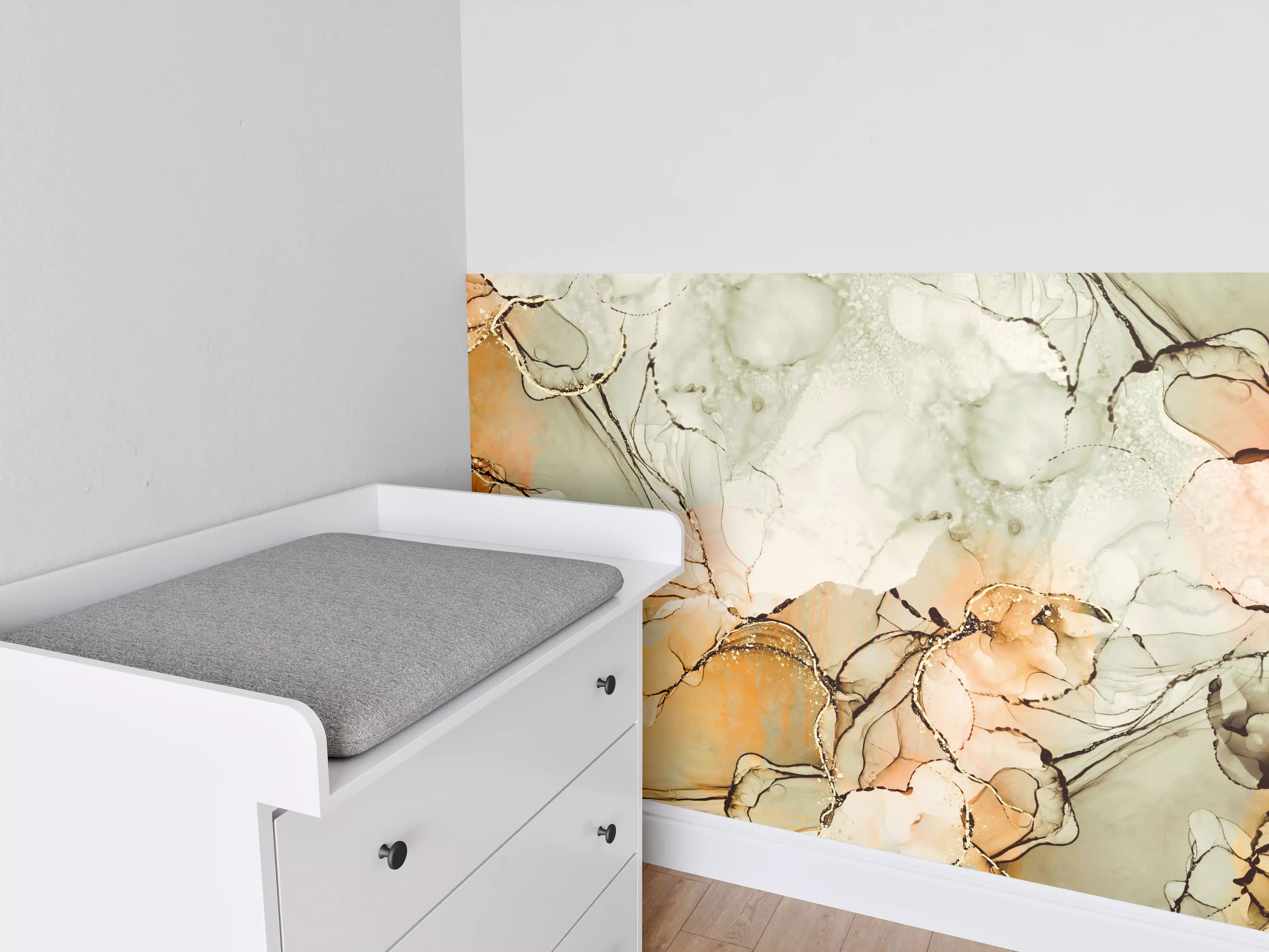 Babyzimmer Wandgestaltung - Flüssige Tinte mit Goldelementen