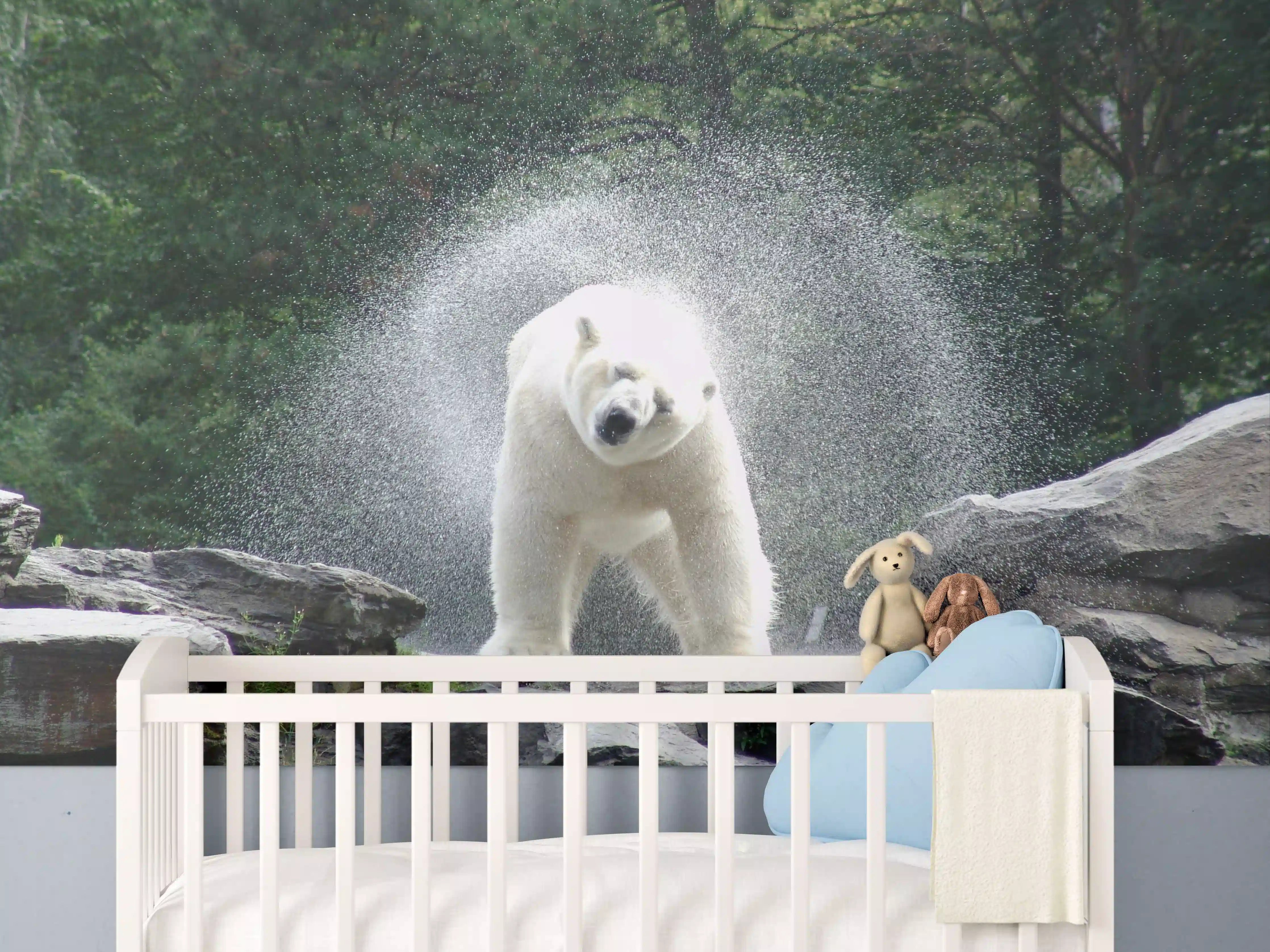Babyzimmer Wandgestaltung - Frecher Bär im Wasser