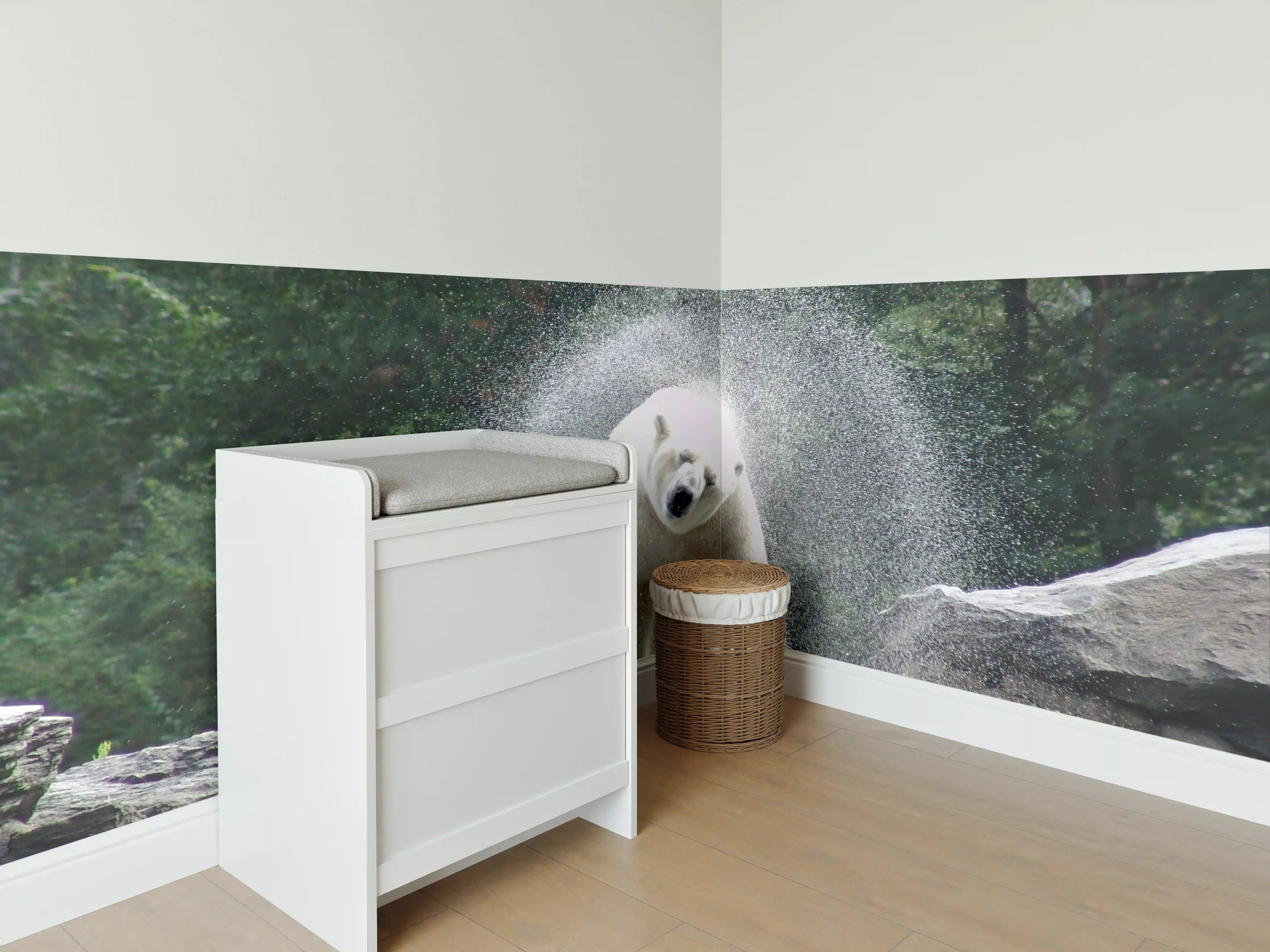 Babyzimmer Wandgestaltung - Frecher Bär im Wasser