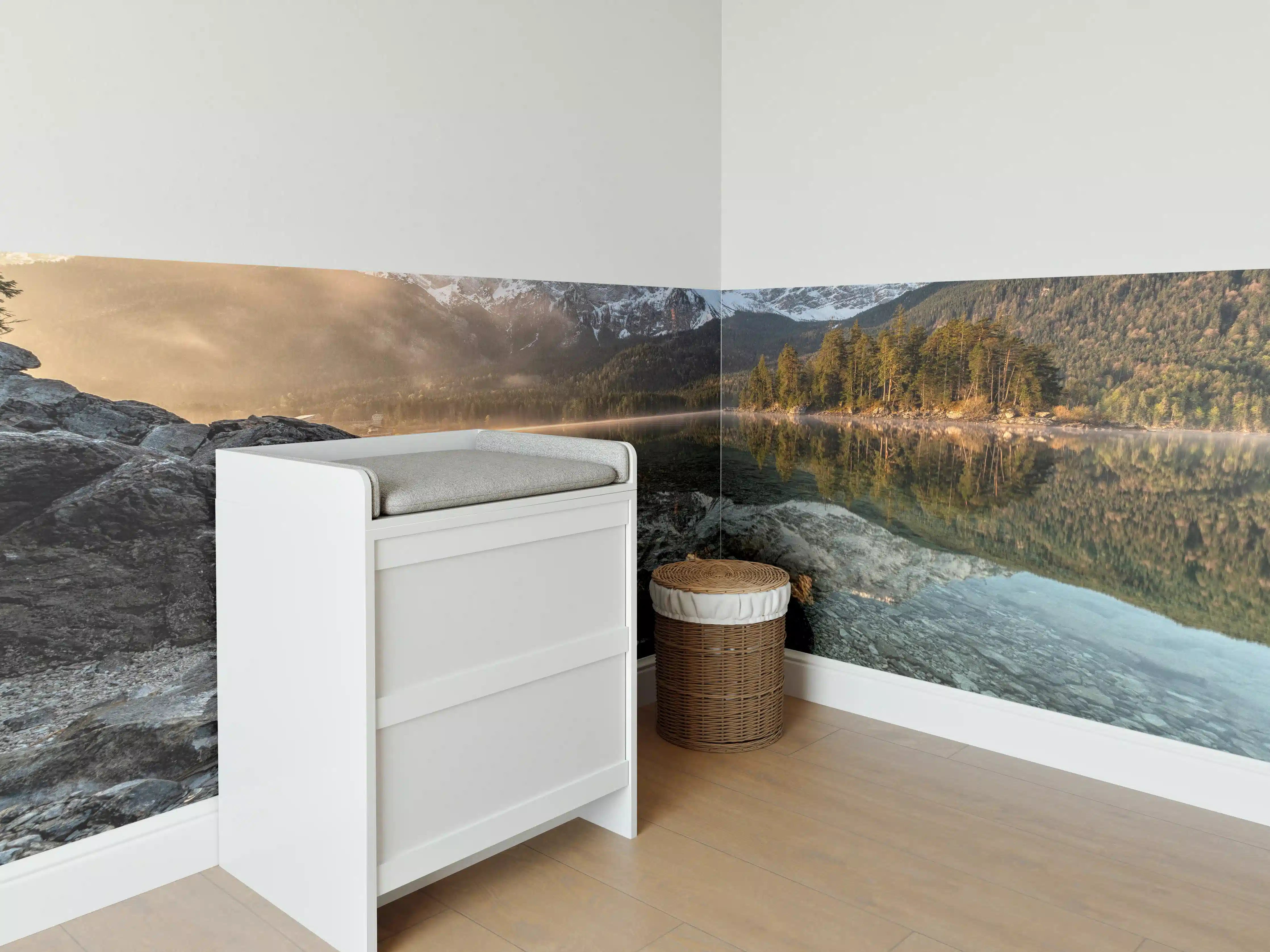 Babyzimmer Wandgestaltung - Friedliche Aussicht auf den Eibsee - Bayern