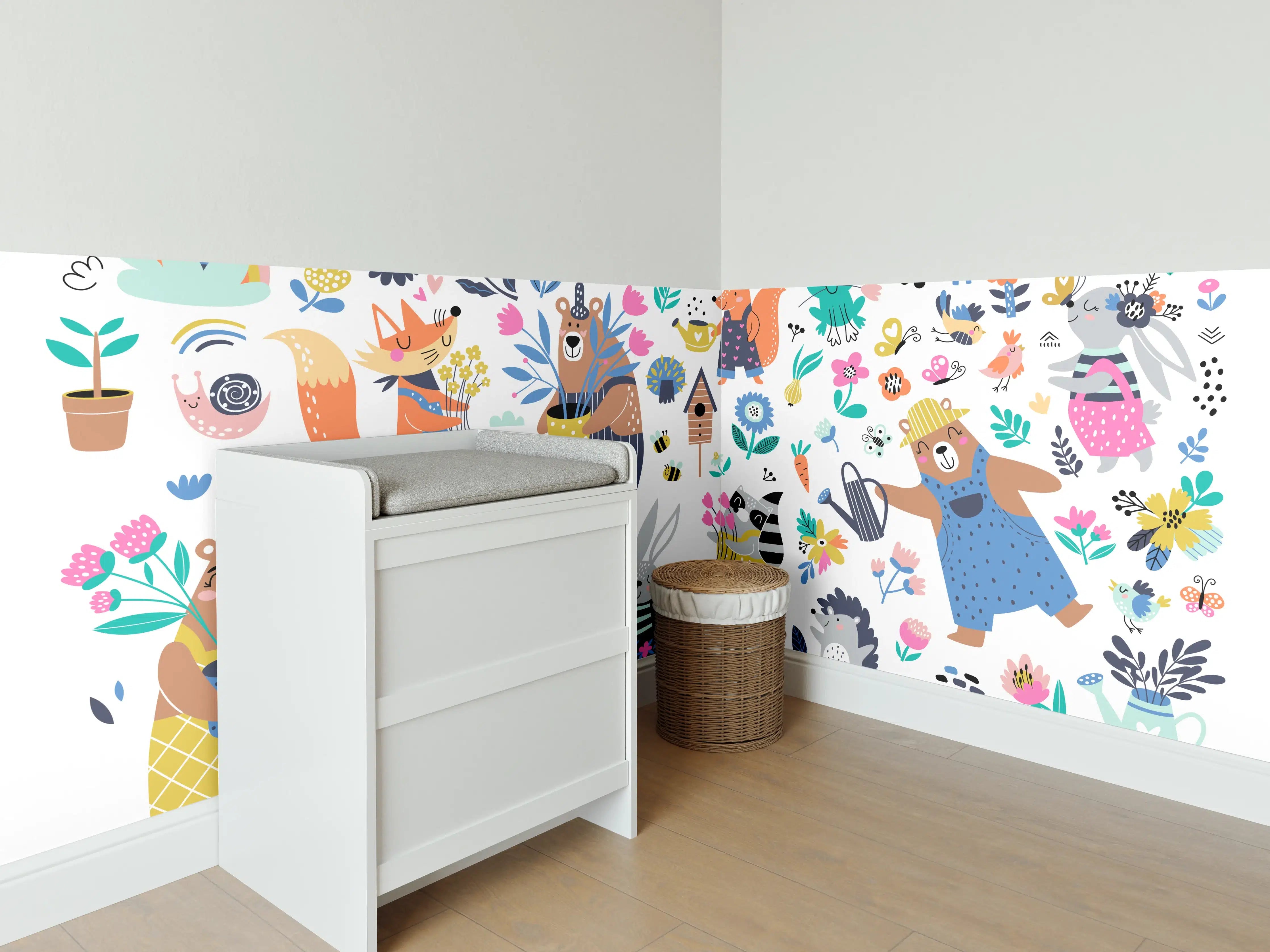 Babyzimmer Wandgestaltung - Fröhliche Tier- und Pflanzenwelt in bunten Farben