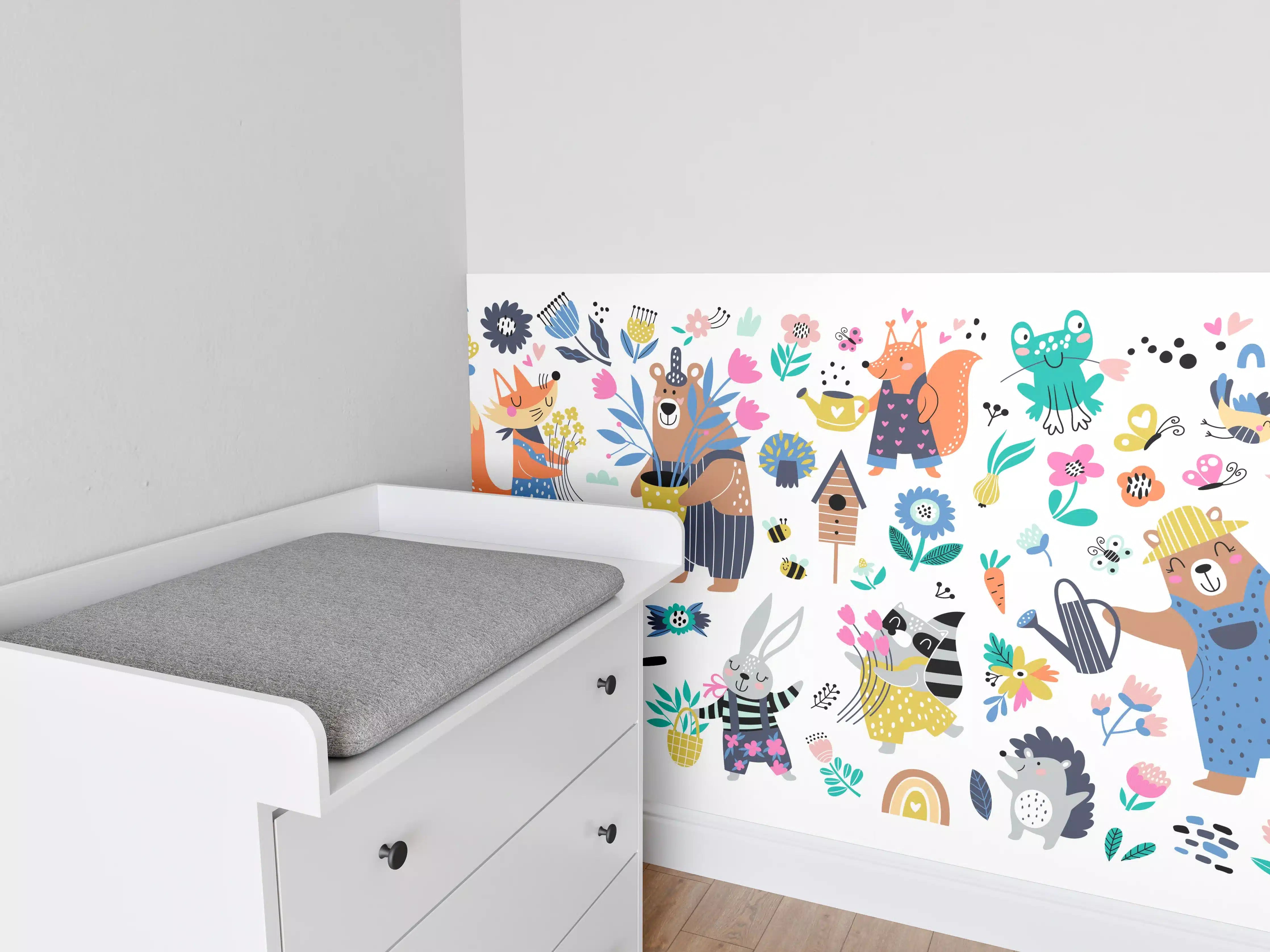 Babyzimmer Wandgestaltung - Fröhliche Tier- und Pflanzenwelt in bunten Farben
