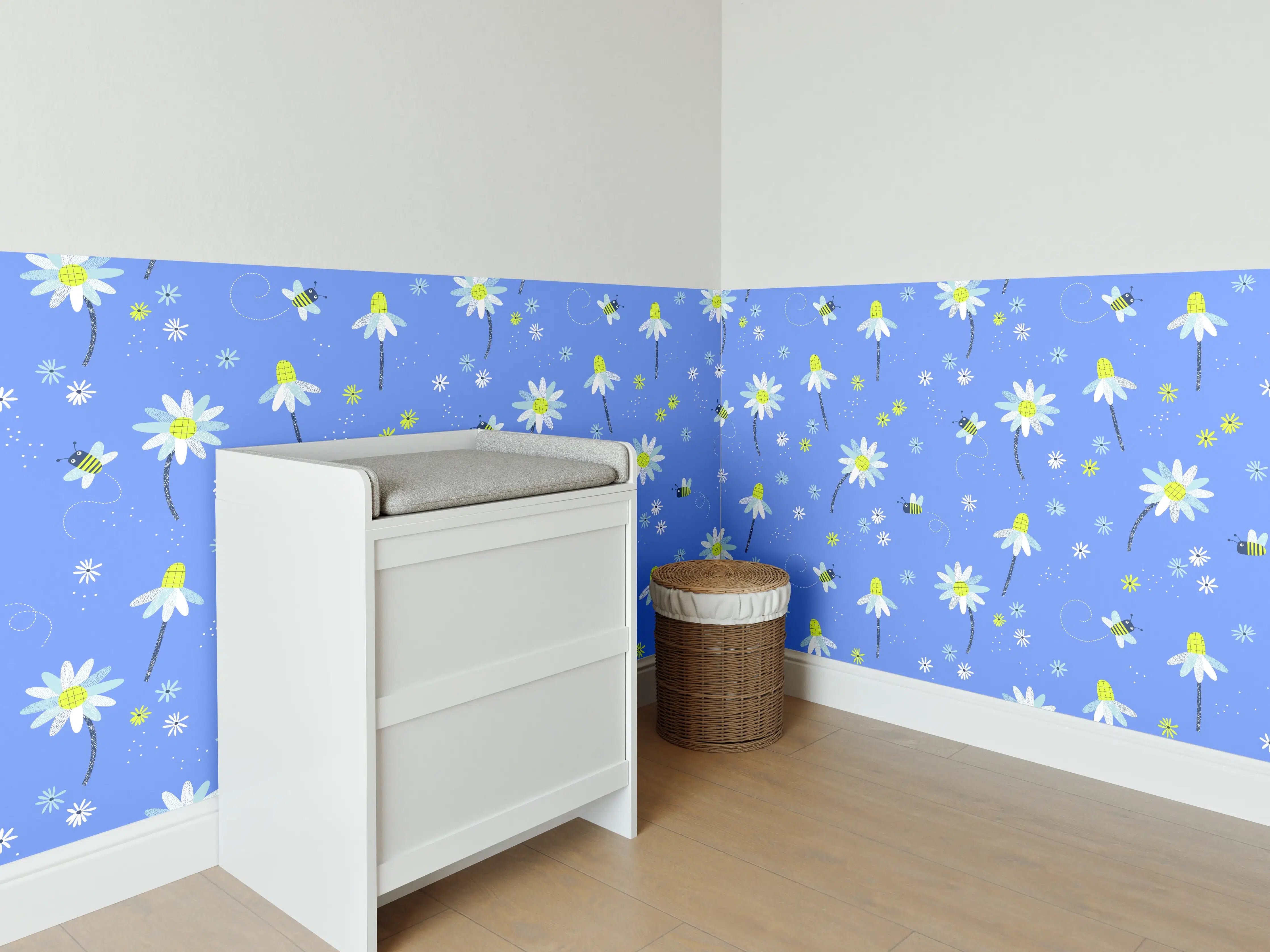 Babyzimmer Wandgestaltung - Fröhliches Gänseblümchen-Muster auf Blau