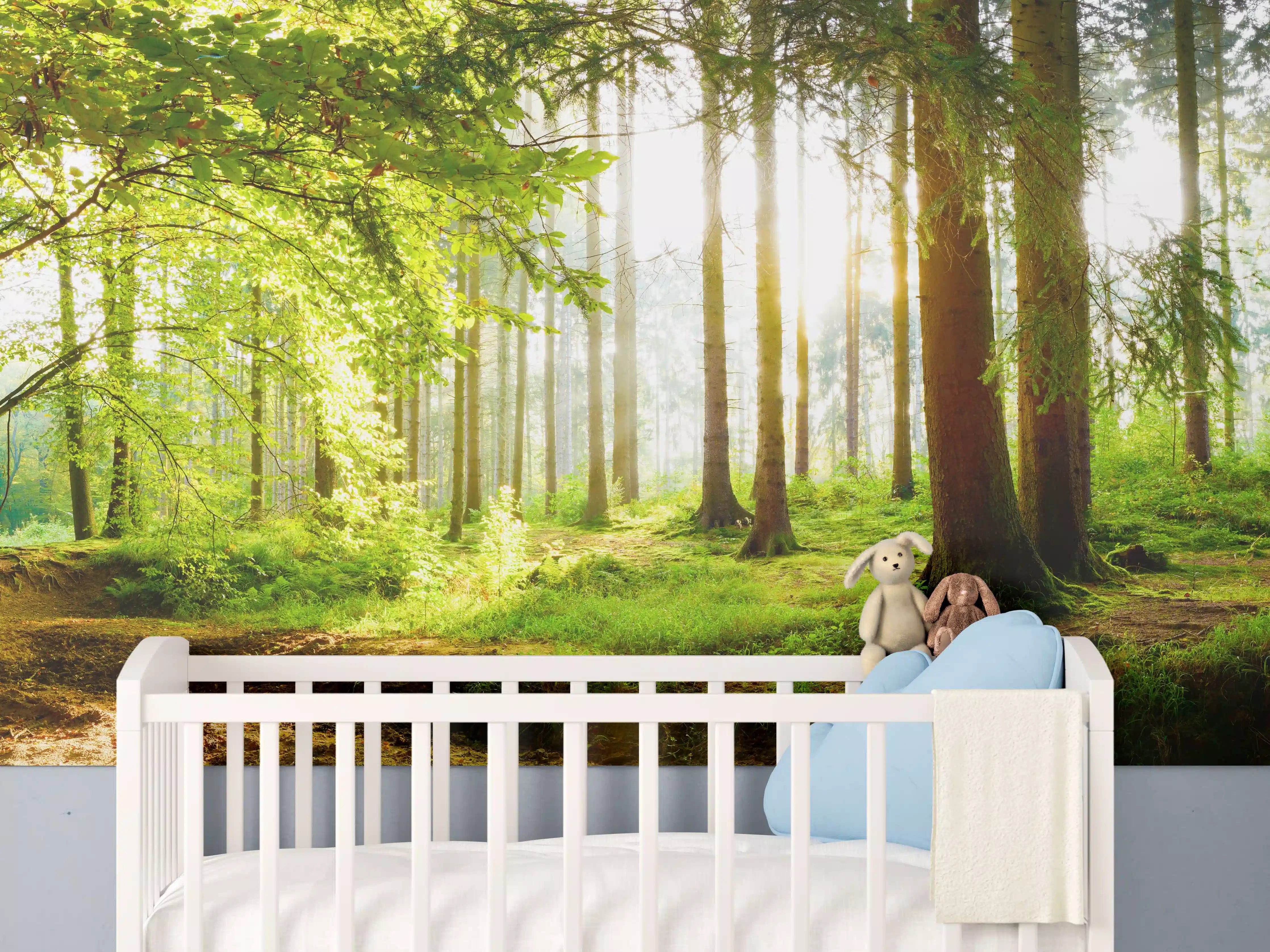 Babyzimmer Wandgestaltung - Frühlingswald mit Sonnenschein