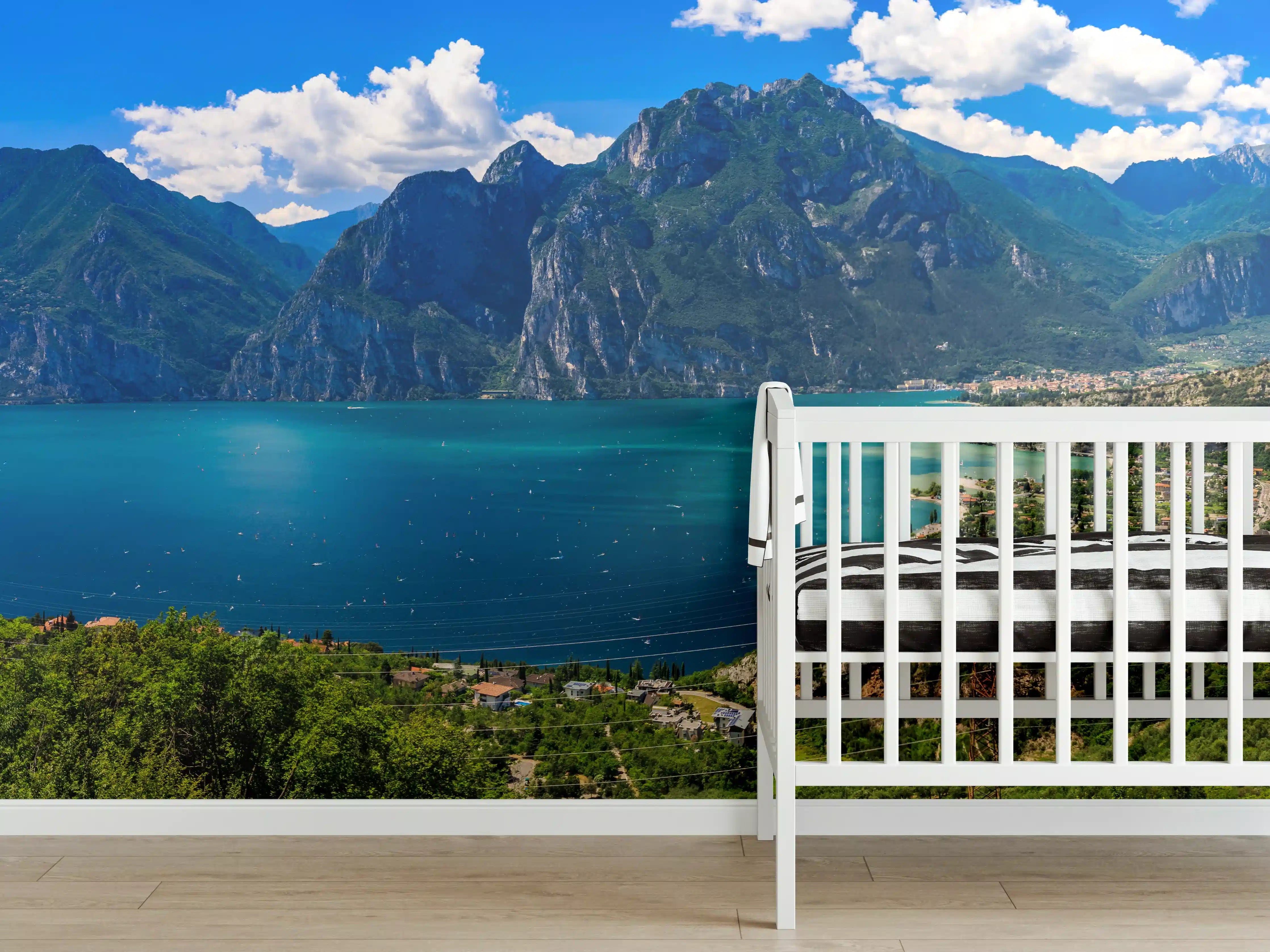 Babyzimmer Wandgestaltung - Gardasee Panorama in Blau und Grün