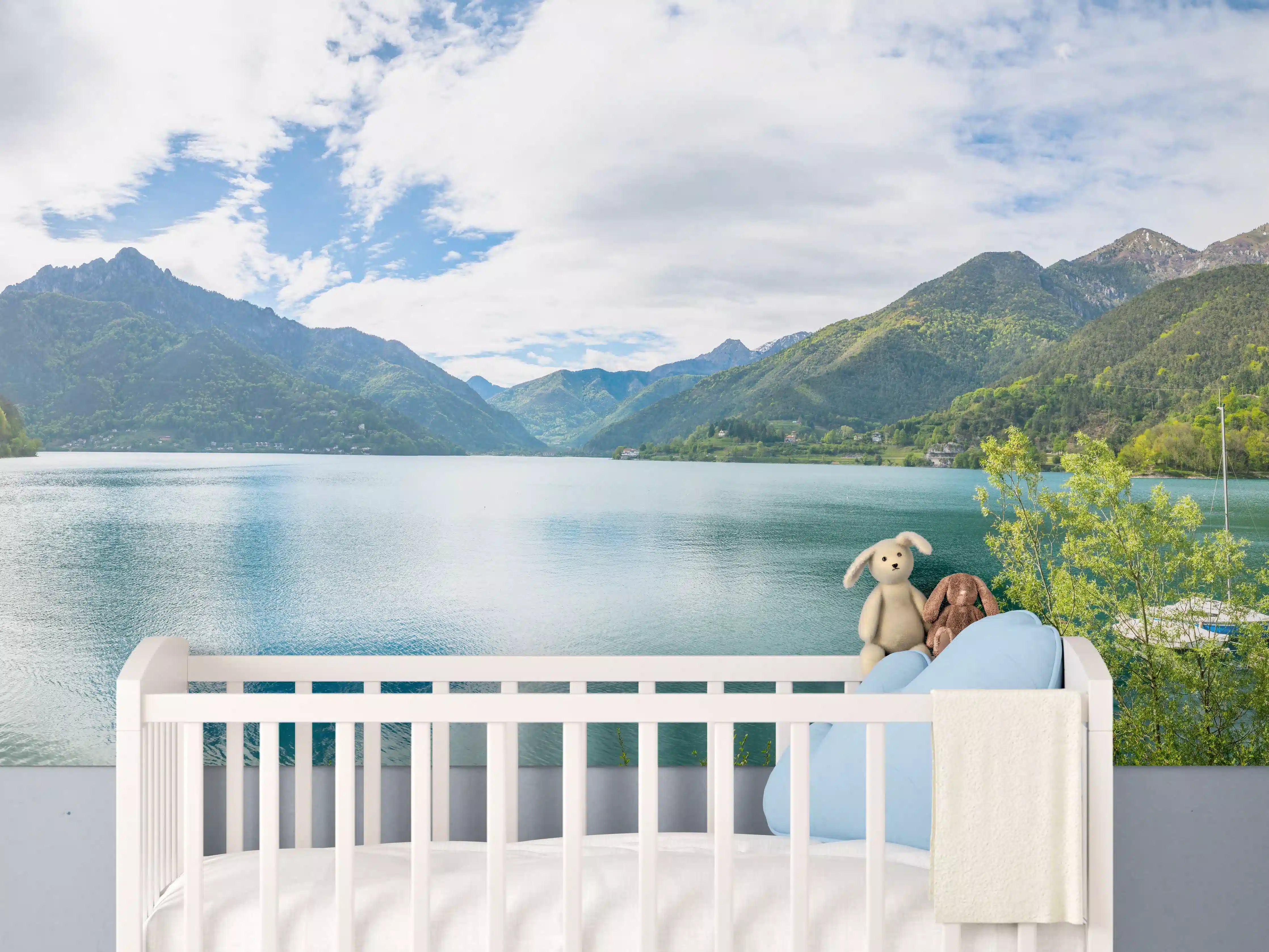 Babyzimmer Wandgestaltung - Gardasee Türkis-Grünes Panorama