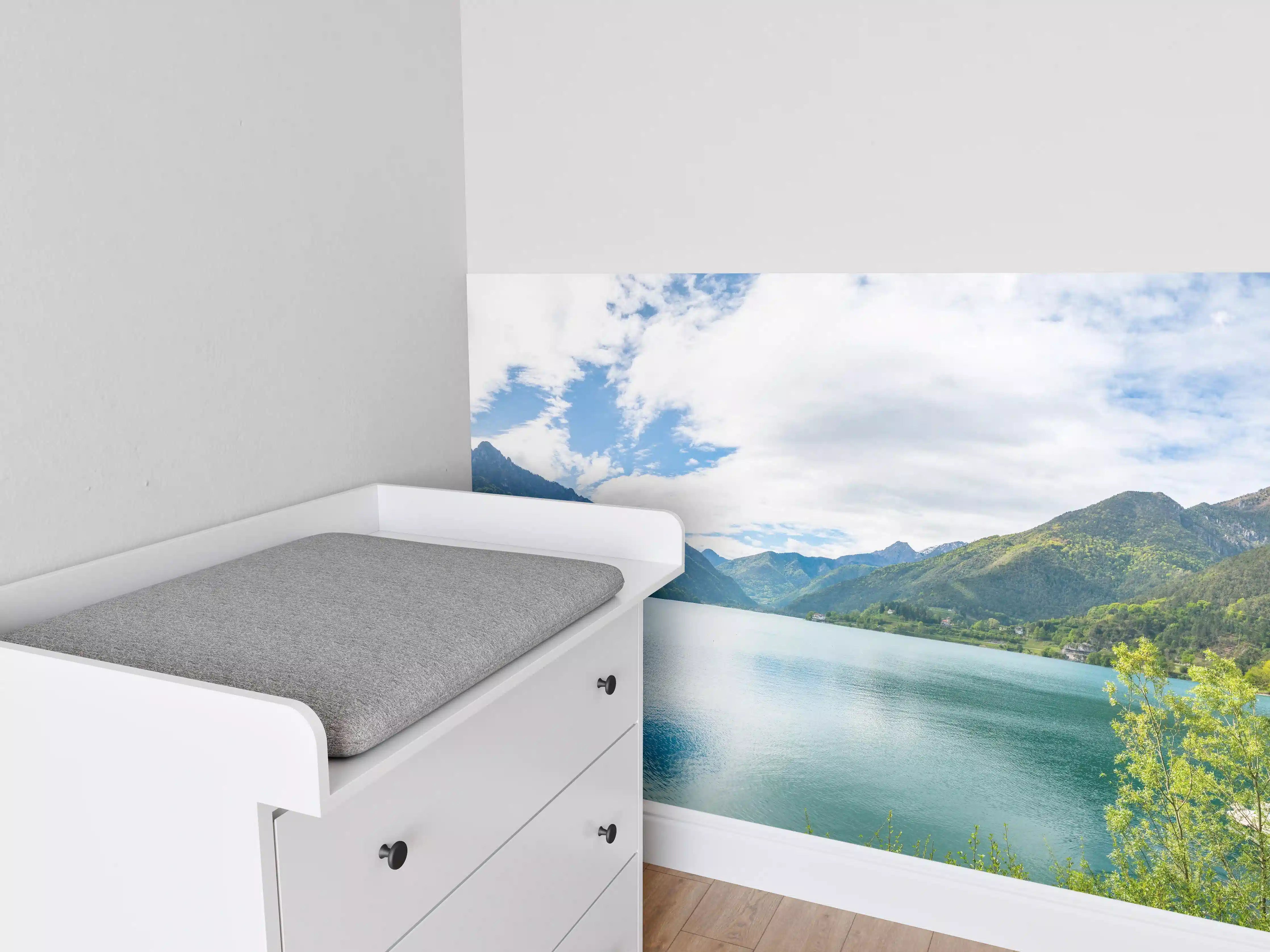 Babyzimmer Wandgestaltung - Gardasee Türkis-Grünes Panorama