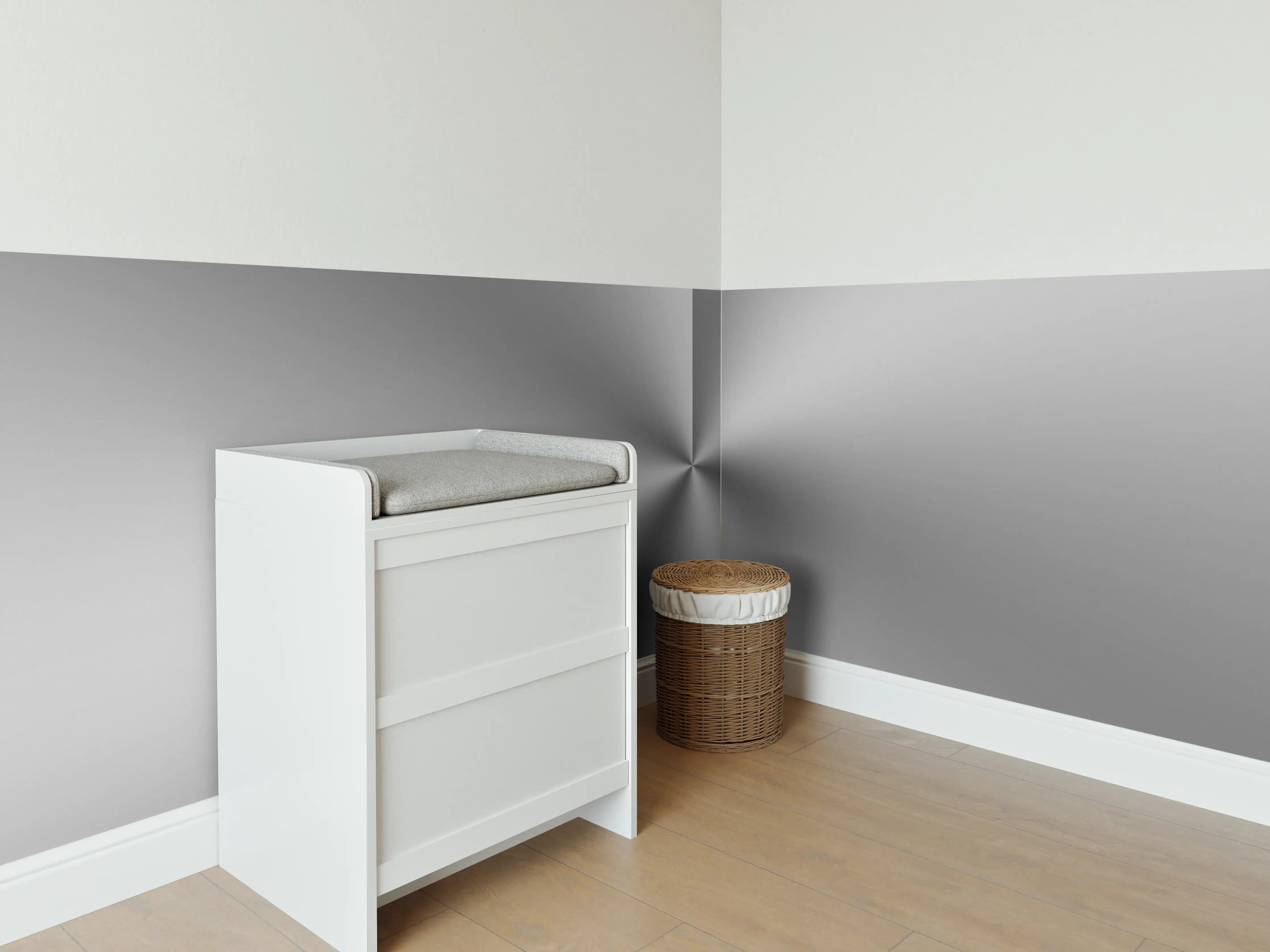Babyzimmer Wandgestaltung - Gebürstetes Metall