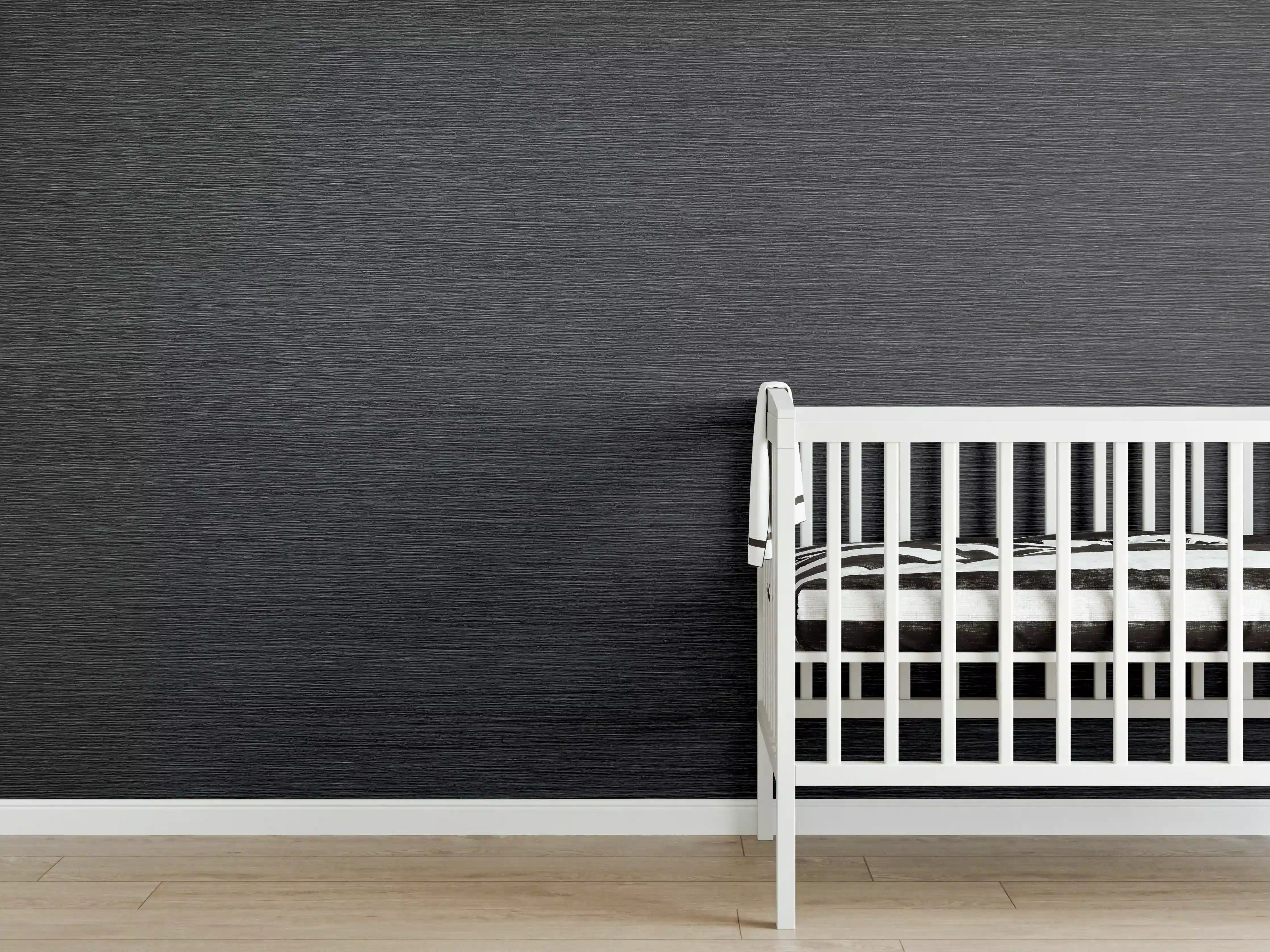 Babyzimmer Wandgestaltung - Gebürstetes dunkles Metall