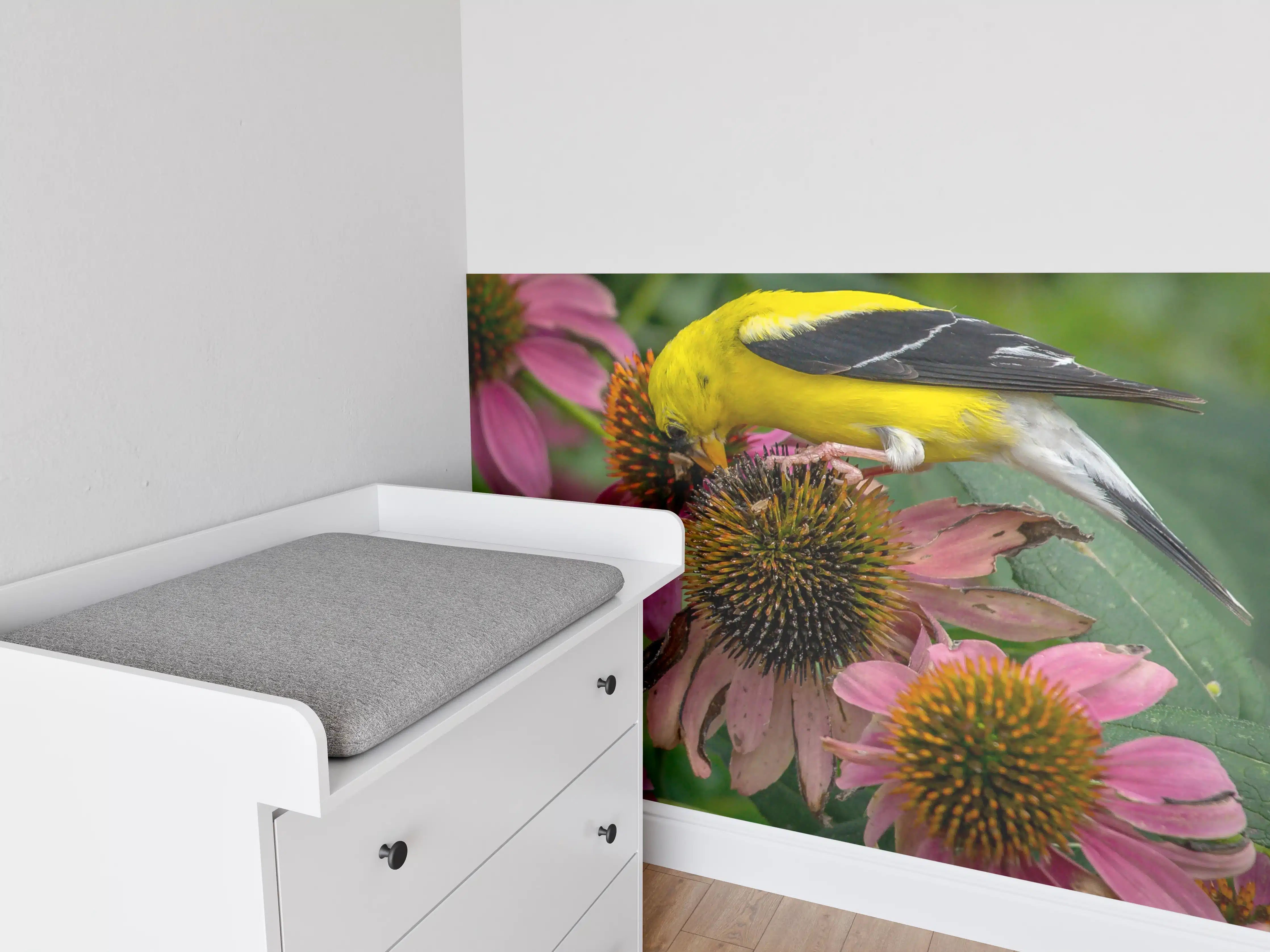 Babyzimmer Wandgestaltung - Gelber Vogel auf Pinken Blumen