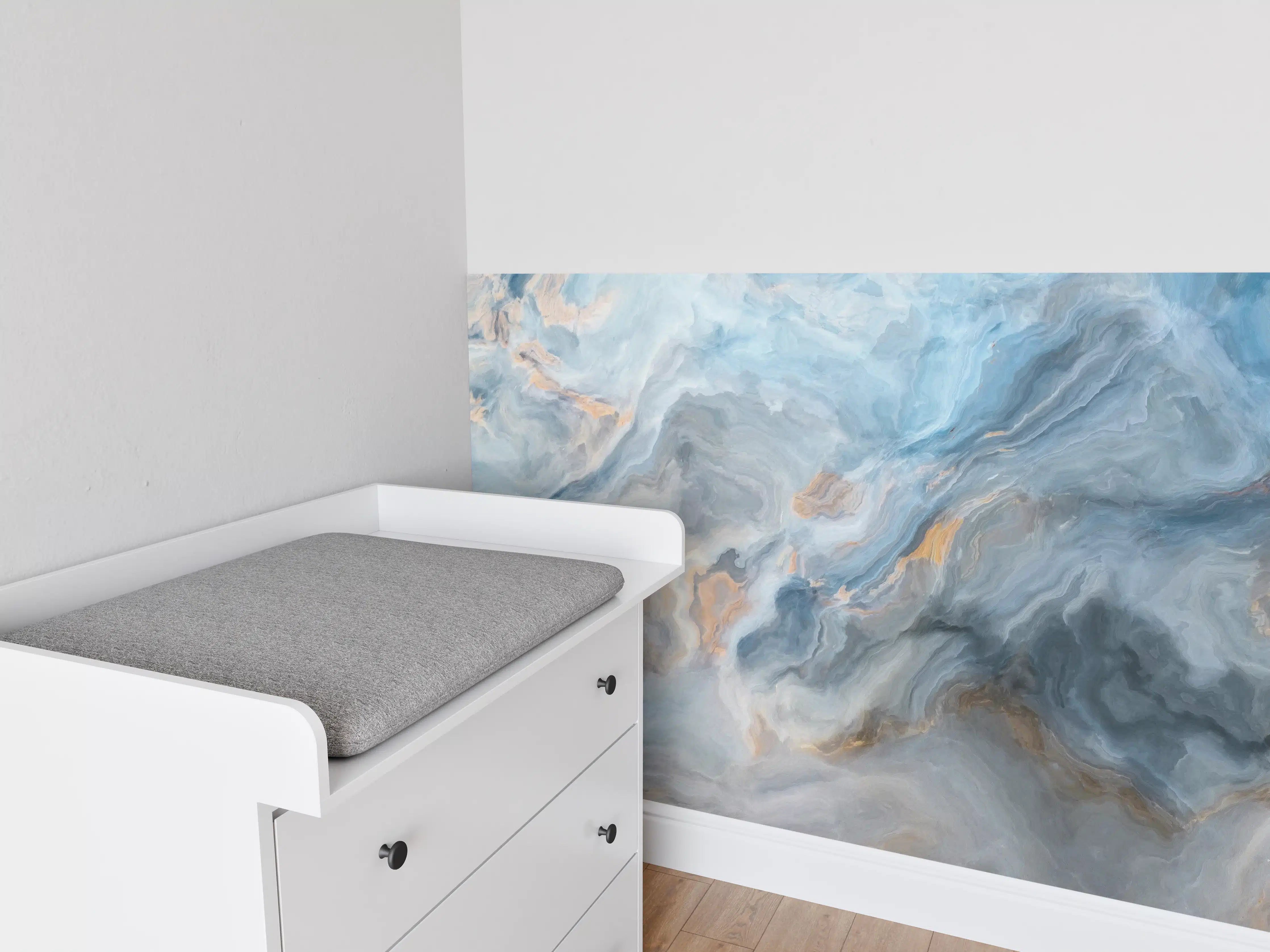 Babyzimmer Wandgestaltung - Gemalter bläulicher Marmor