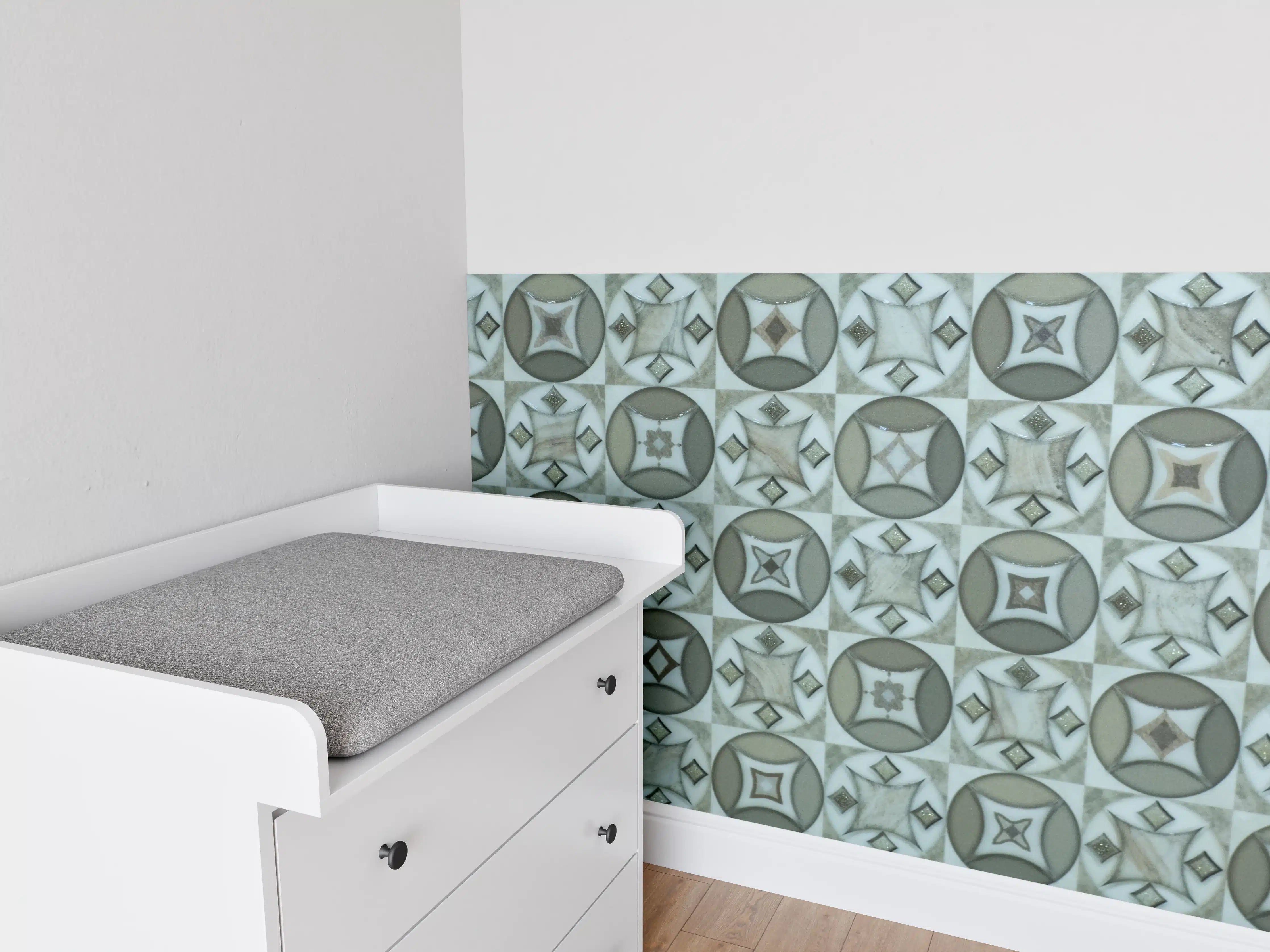Babyzimmer Wandgestaltung - Geometrisches Fliesenmuster in Blau und Grau