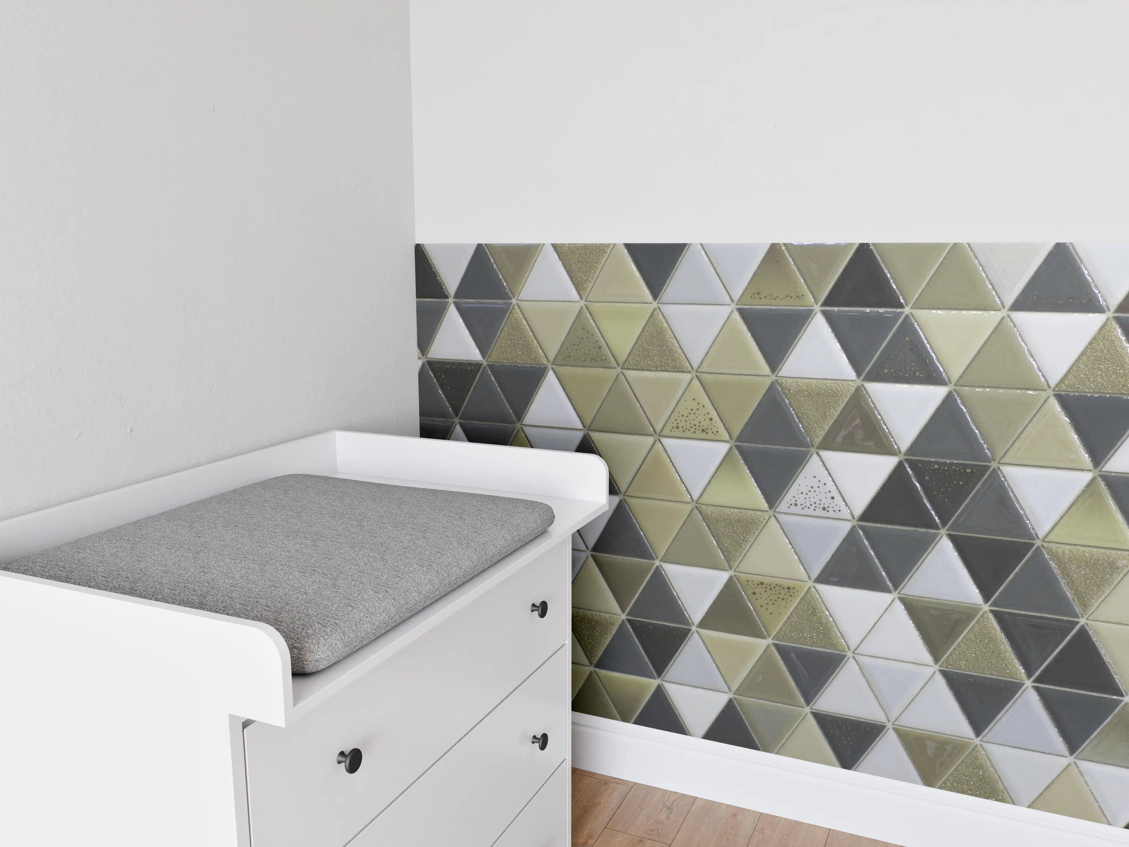 Babyzimmer Wandgestaltung - Geometrisches Mosaik Kachel Grau