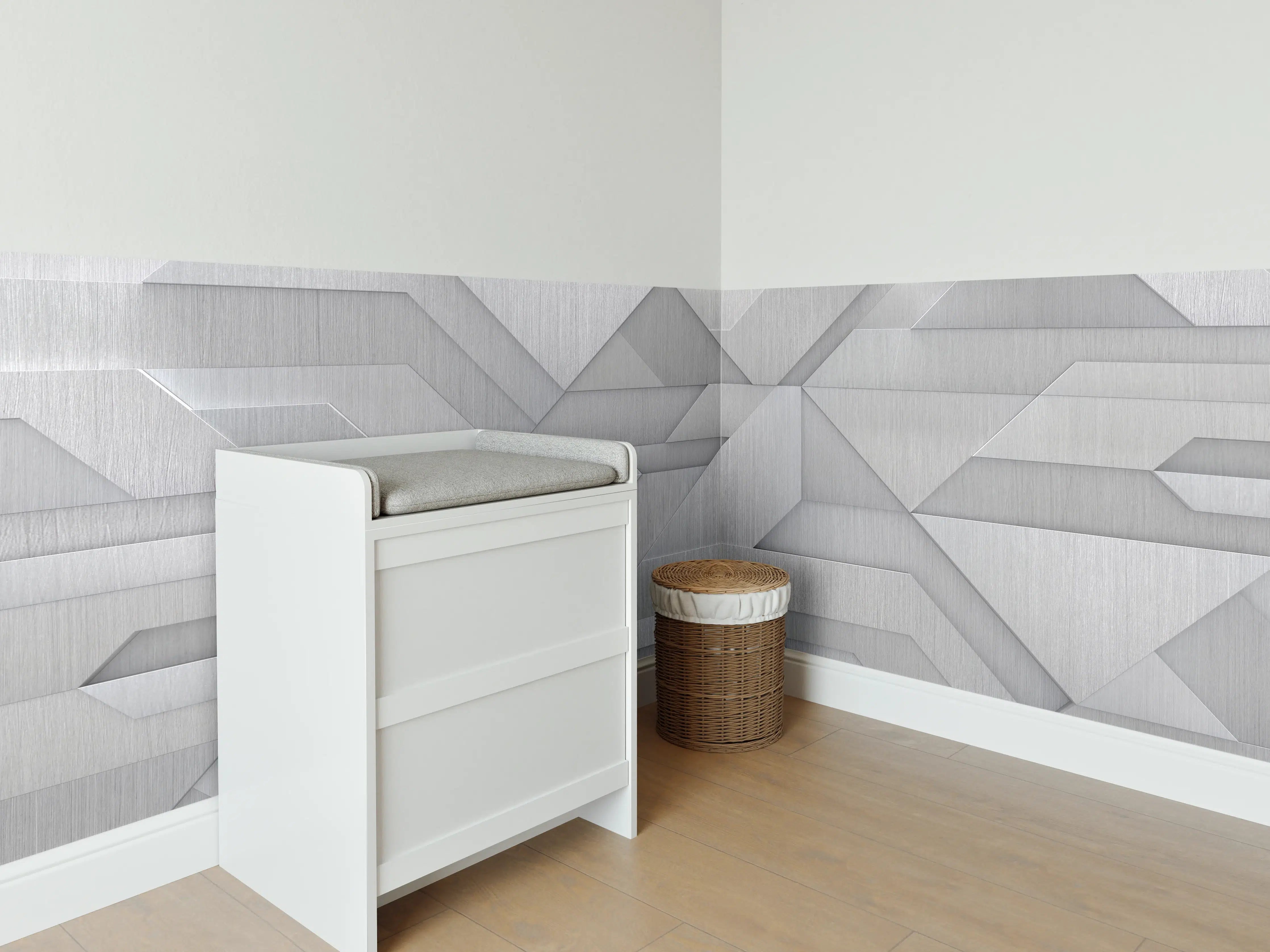 Babyzimmer Wandgestaltung - Geometrisches Weiß-Metallic-Muster