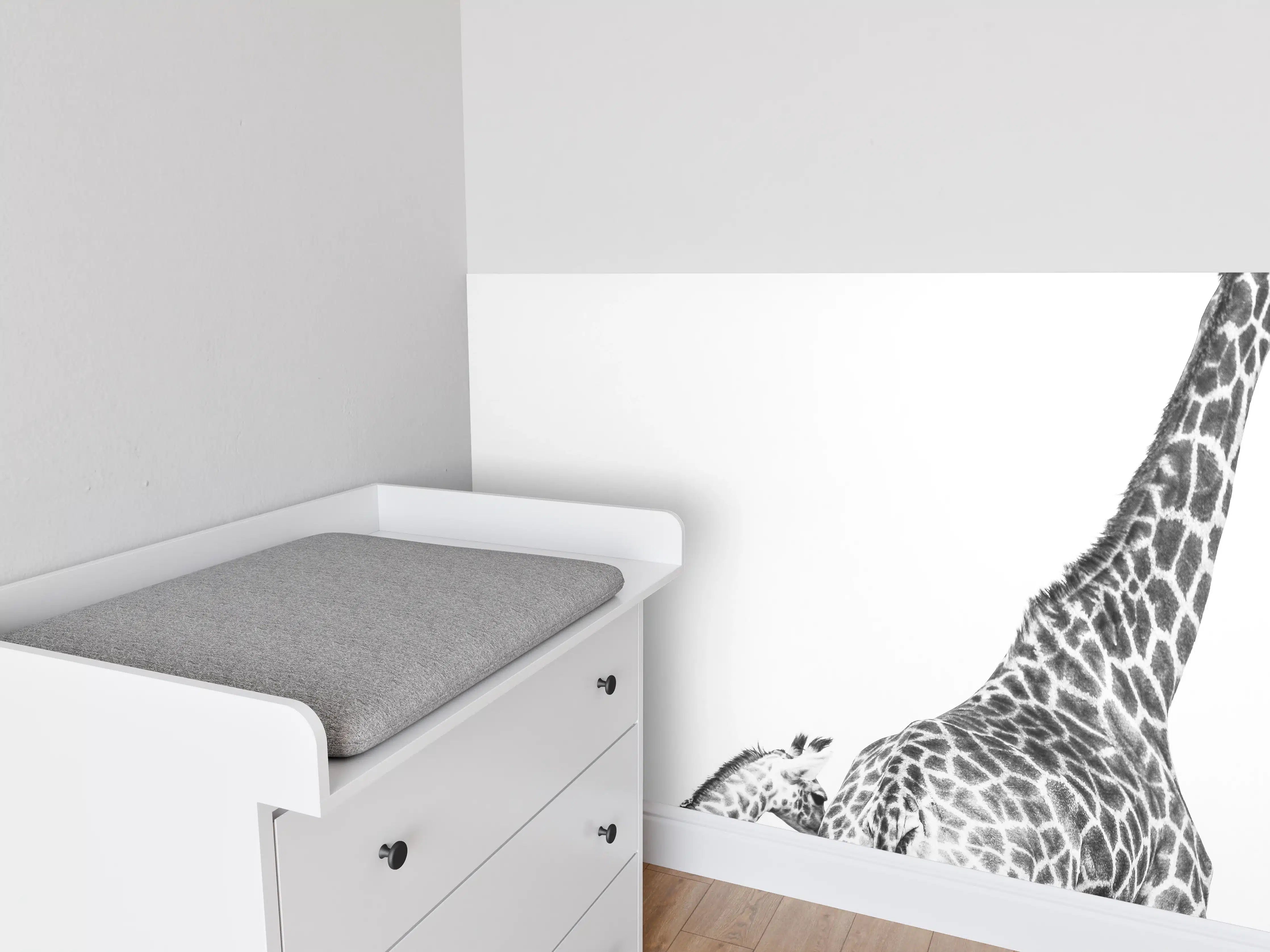 Babyzimmer Wandgestaltung - Giraffen Familie - schwarz-weiß
