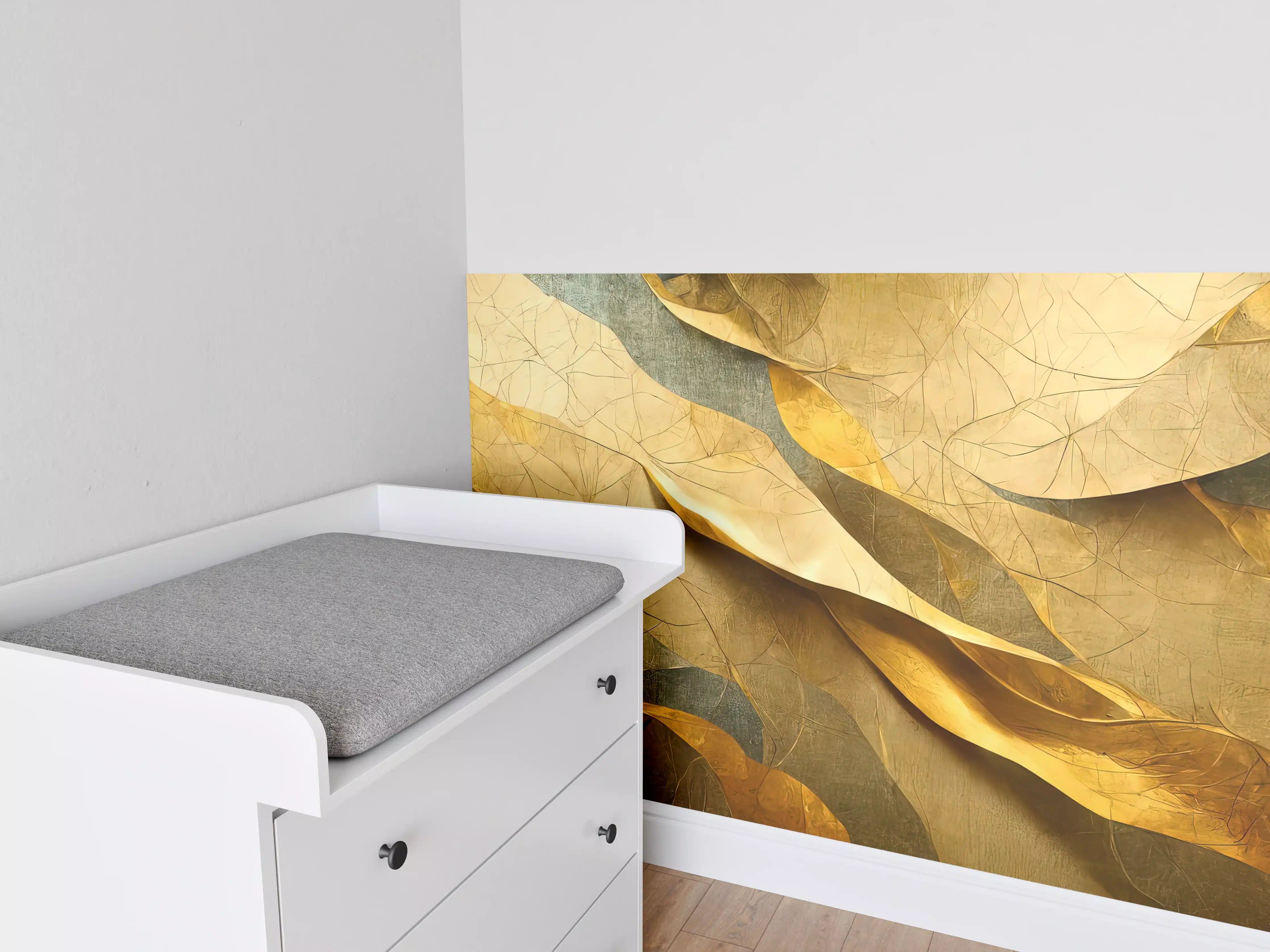 Babyzimmer Wandgestaltung - Goldene Blätter in natürlichem Licht