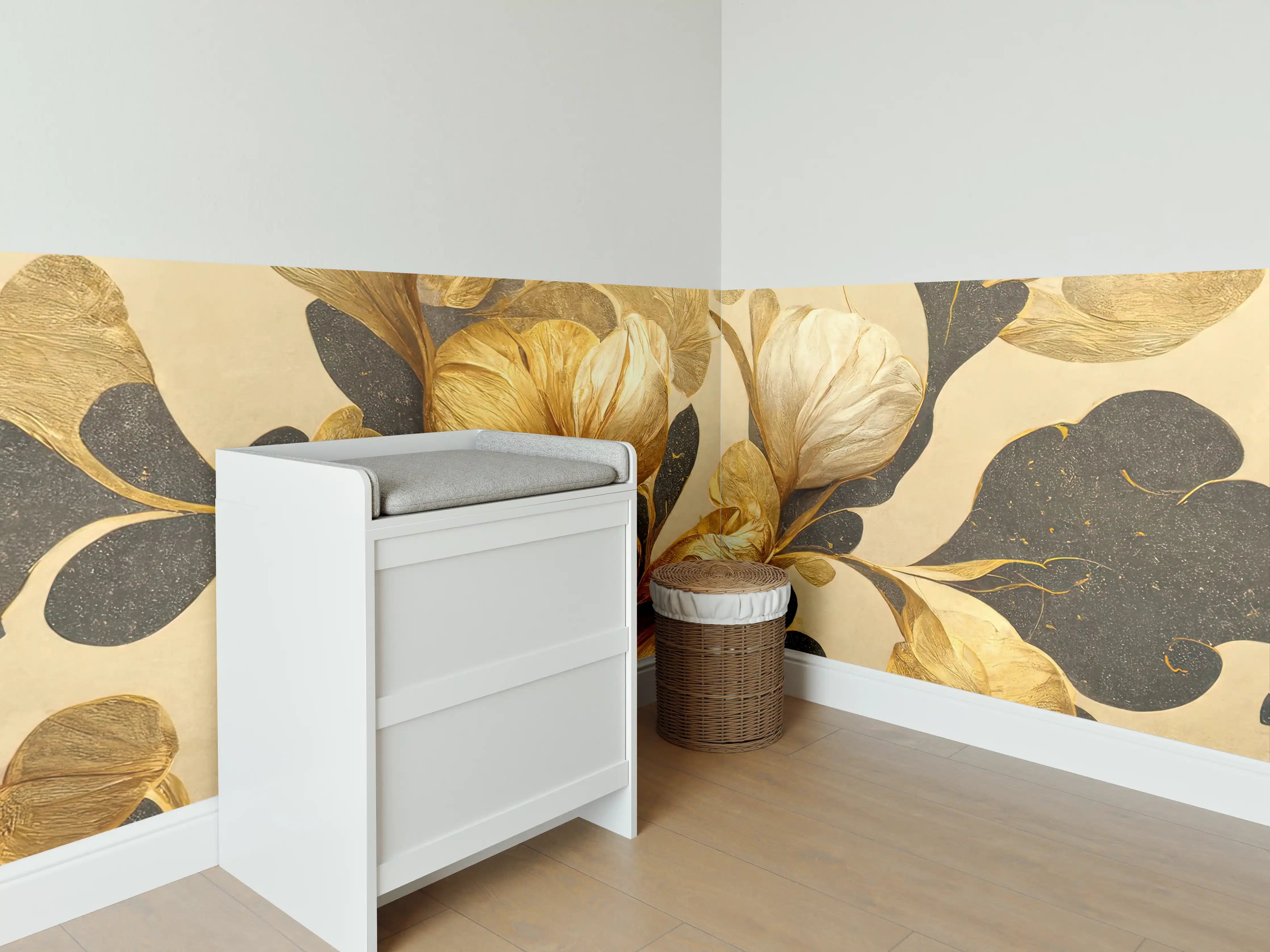 Babyzimmer Wandgestaltung - Goldene Blumenmotive auf dunklem Hintergrund