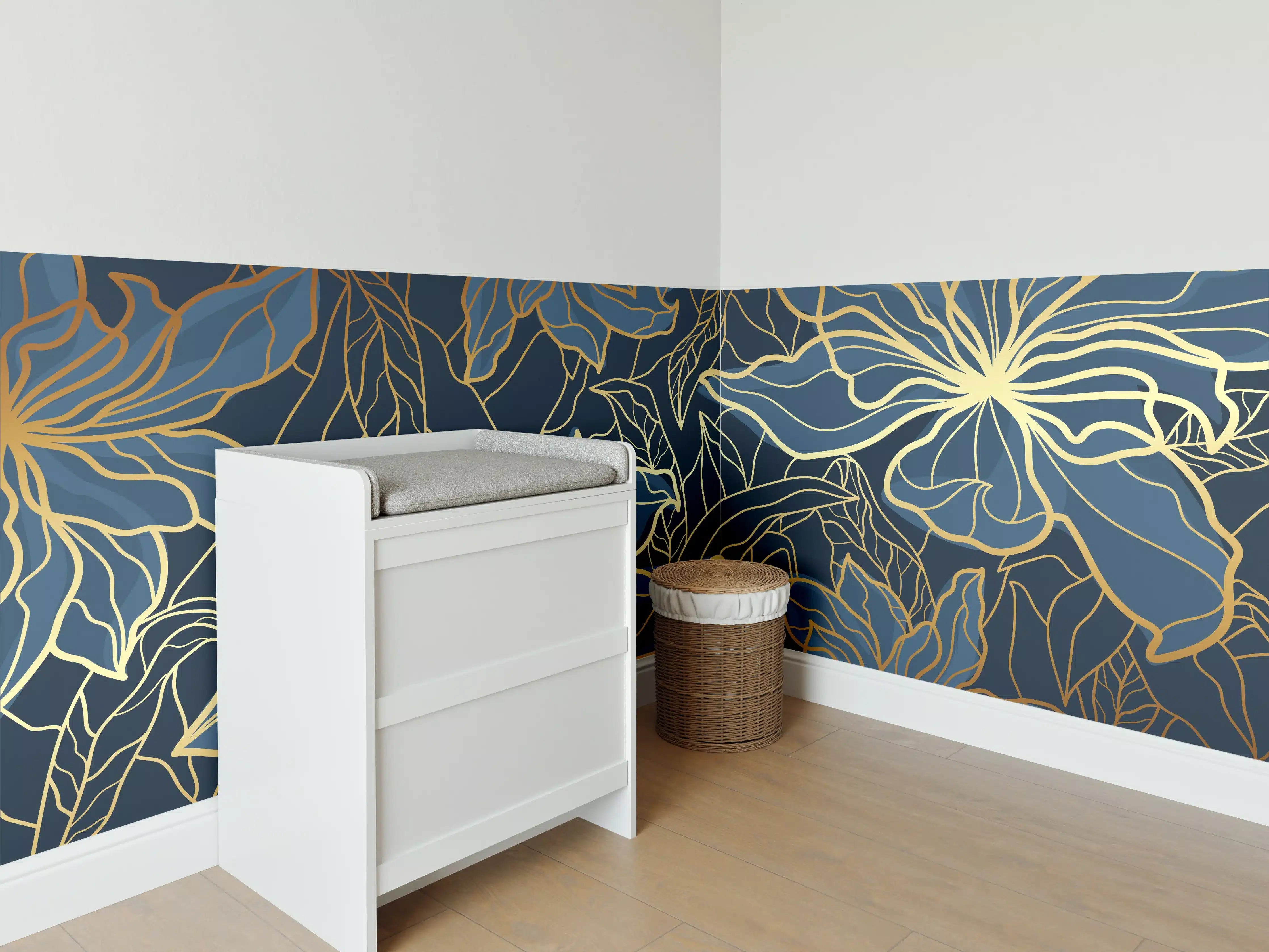 Babyzimmer Wandgestaltung - Goldene Blumenranken auf Dunkelblau
