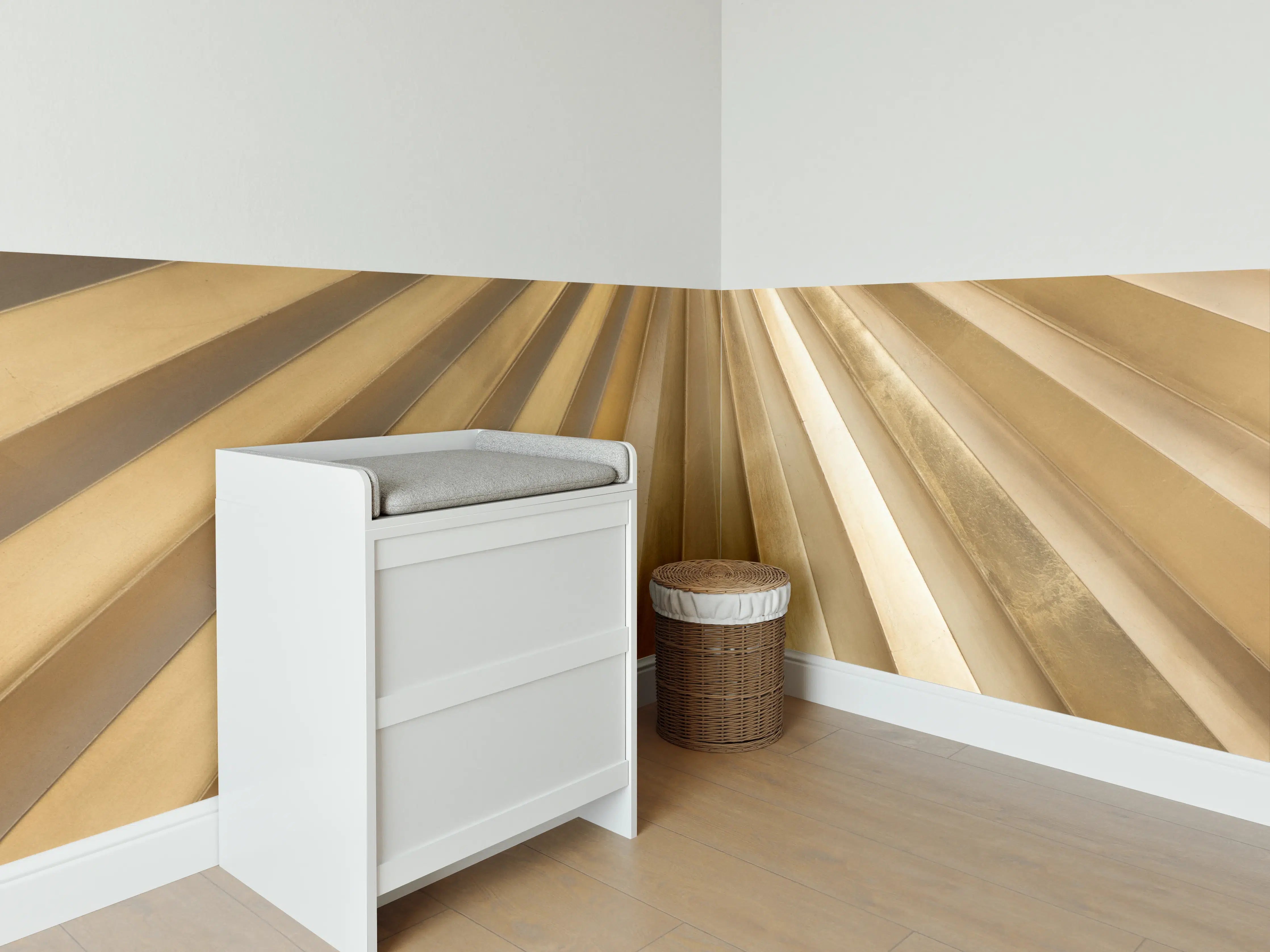 Babyzimmer Wandgestaltung - Goldene Metallstrukturen