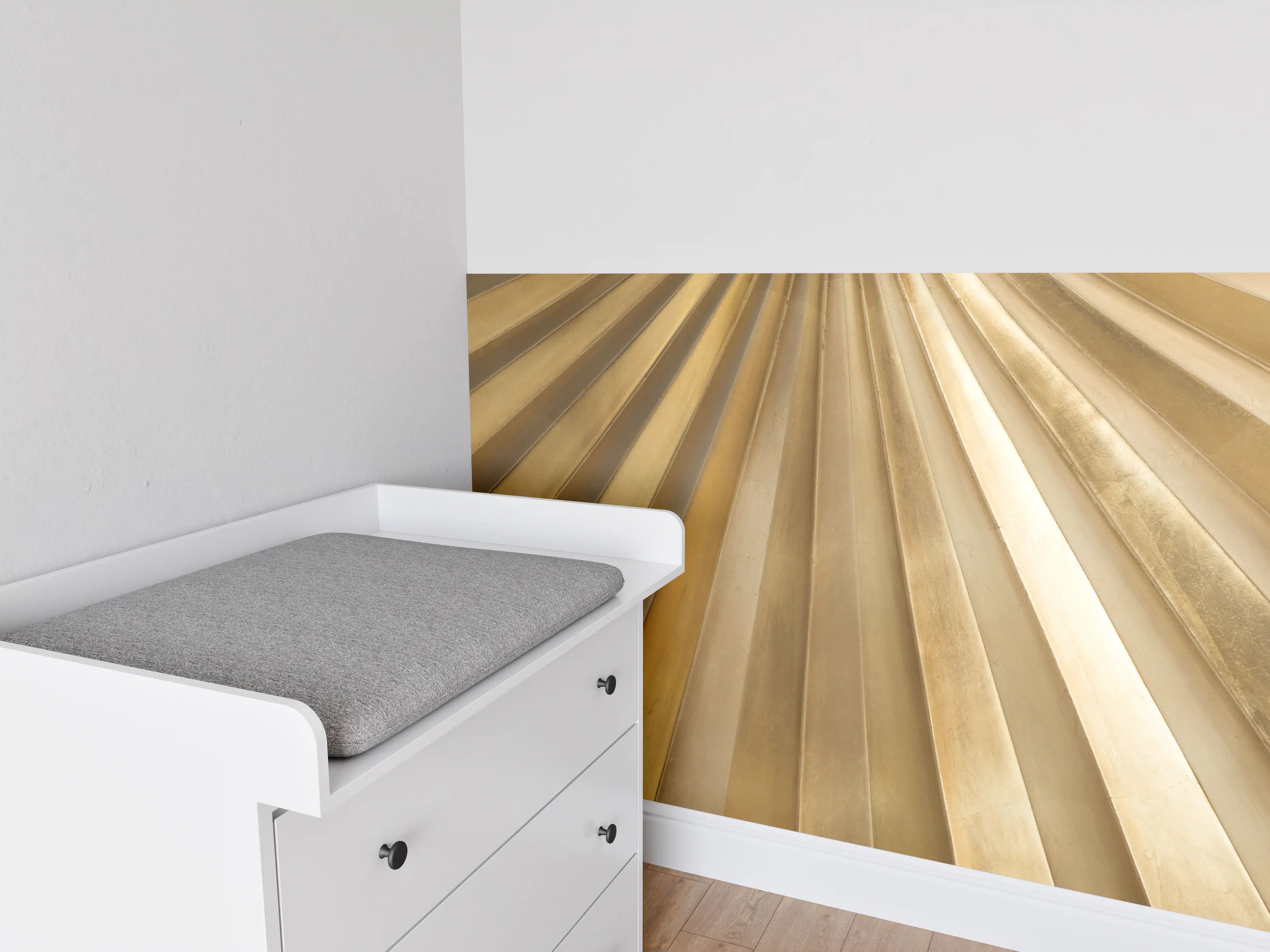 Babyzimmer Wandgestaltung - Goldene Metallstrukturen