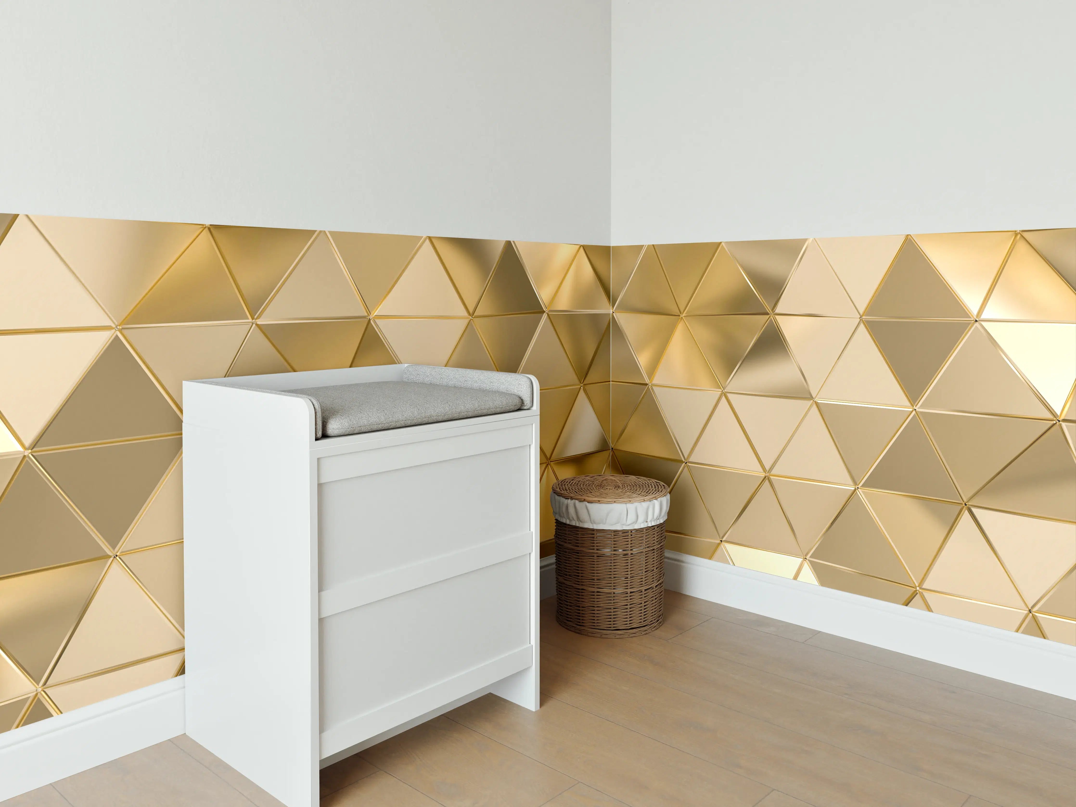 Babyzimmer Wandgestaltung - Goldenes Dreieck Polygon Muster
