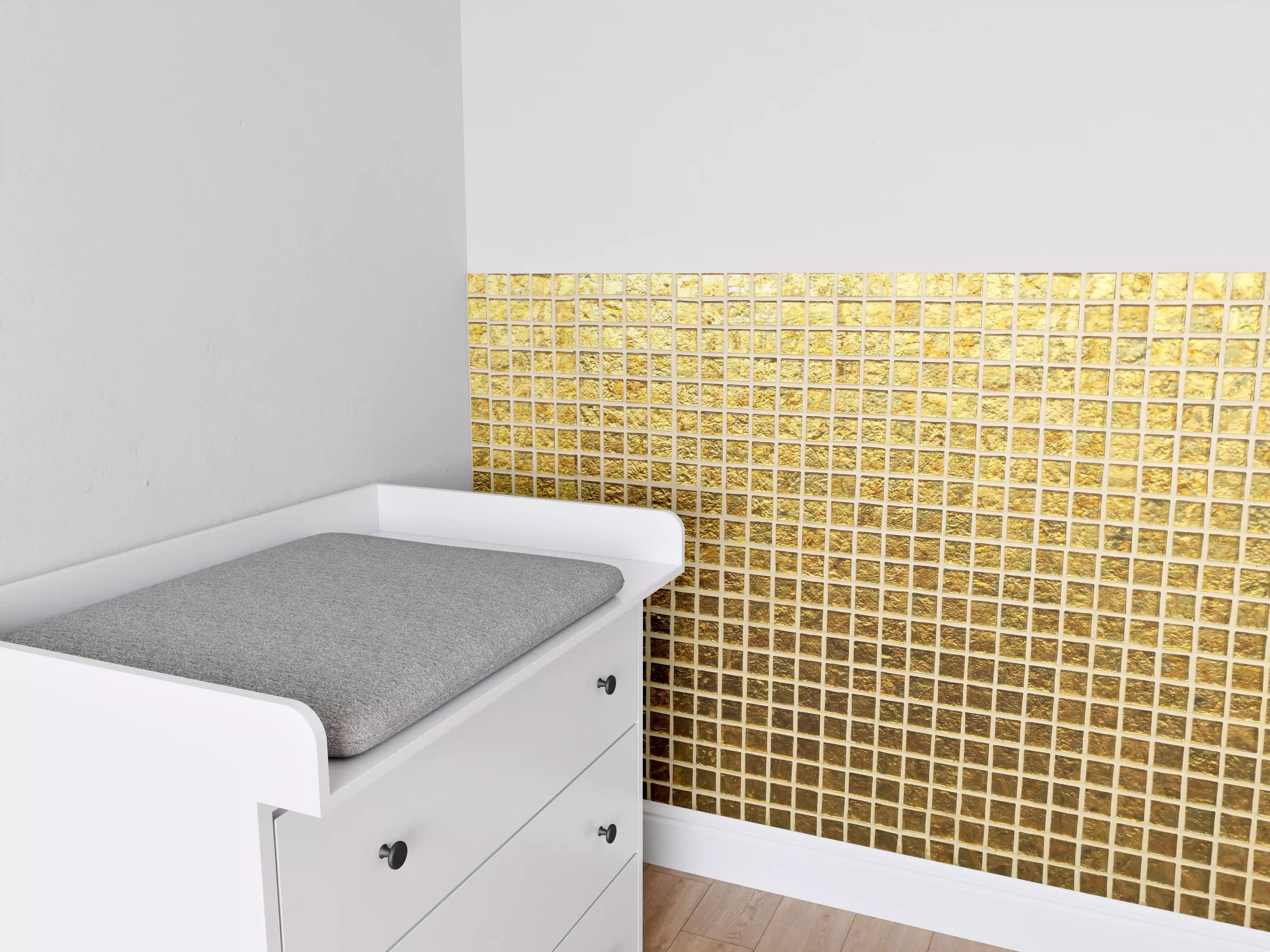 Babyzimmer Wandgestaltung - Goldenes Fliesenmuster