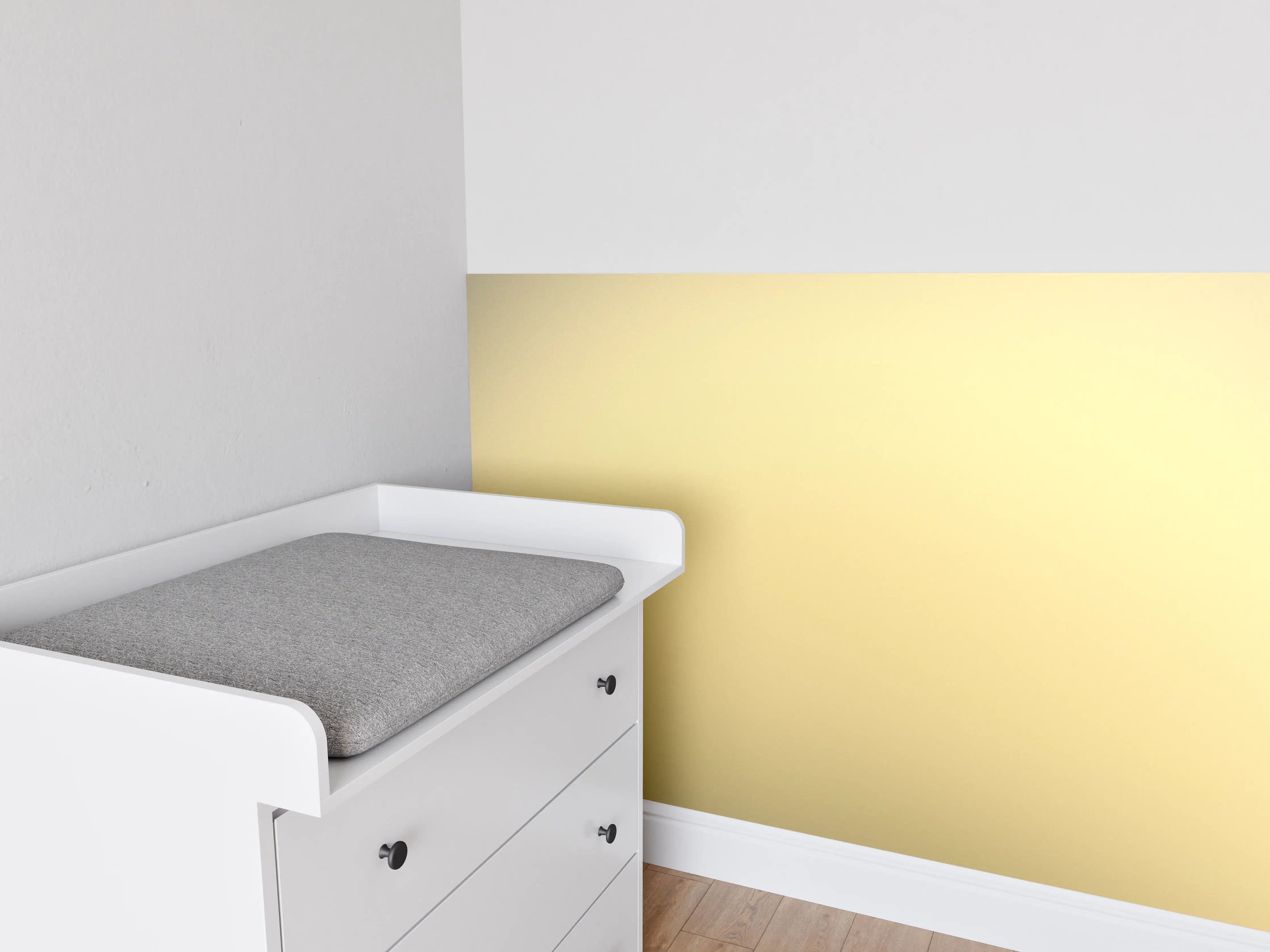 Babyzimmer Wandgestaltung - Goldenes poliertes Metall