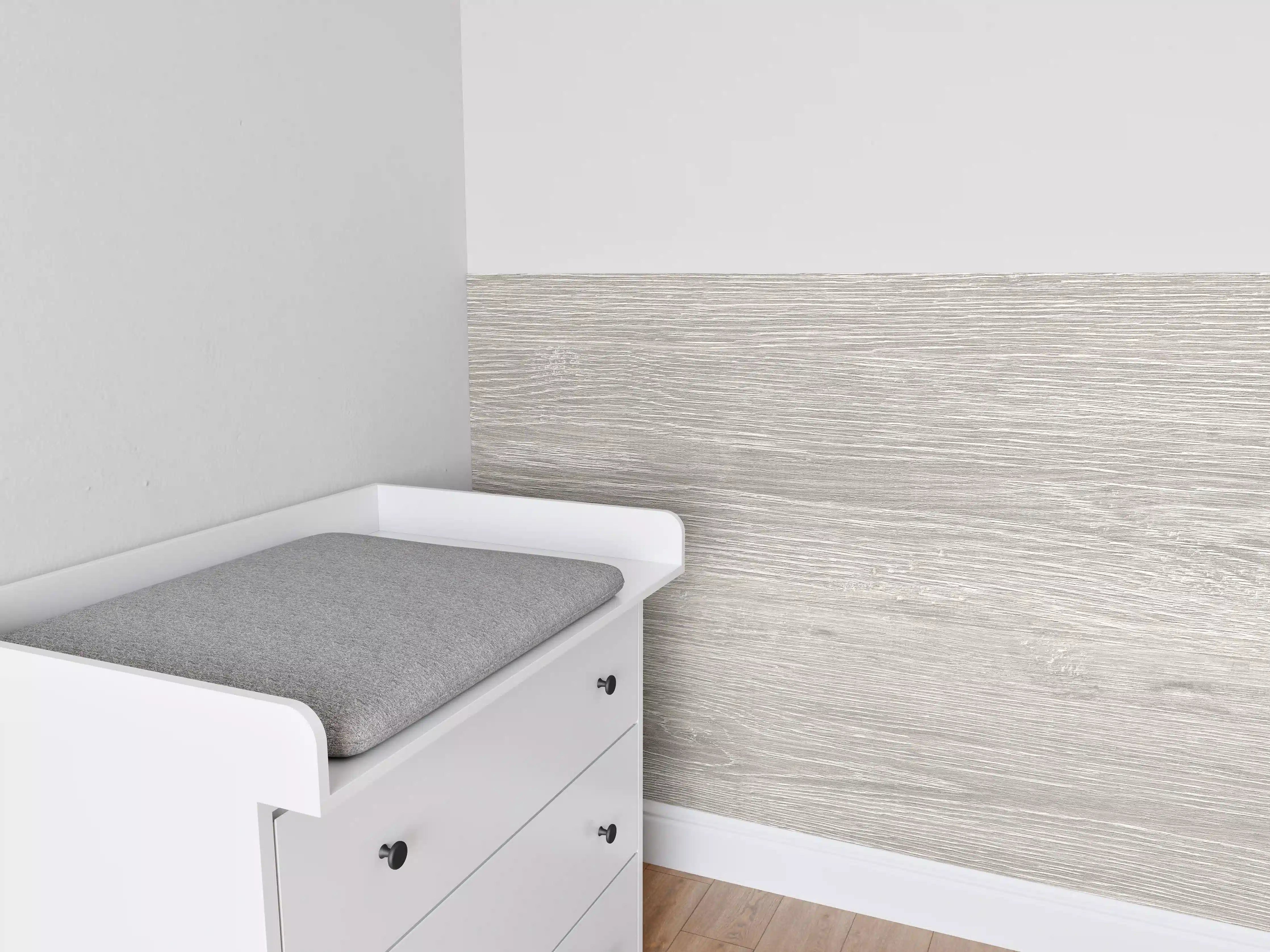 Babyzimmer Wandgestaltung - Gräuliche Eichenholzplatte