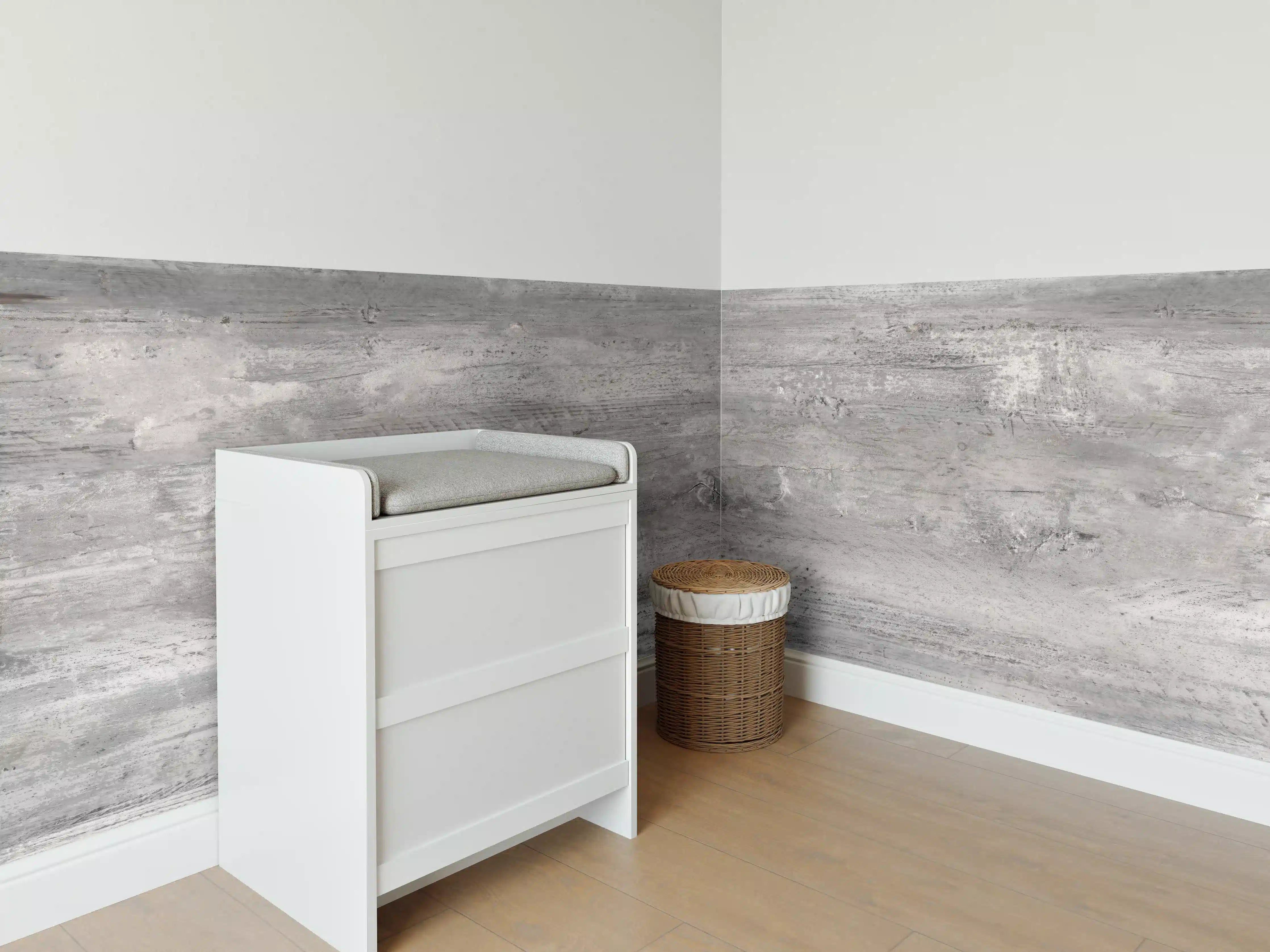 Babyzimmer Wandgestaltung - Gräuliche alte Holztextur