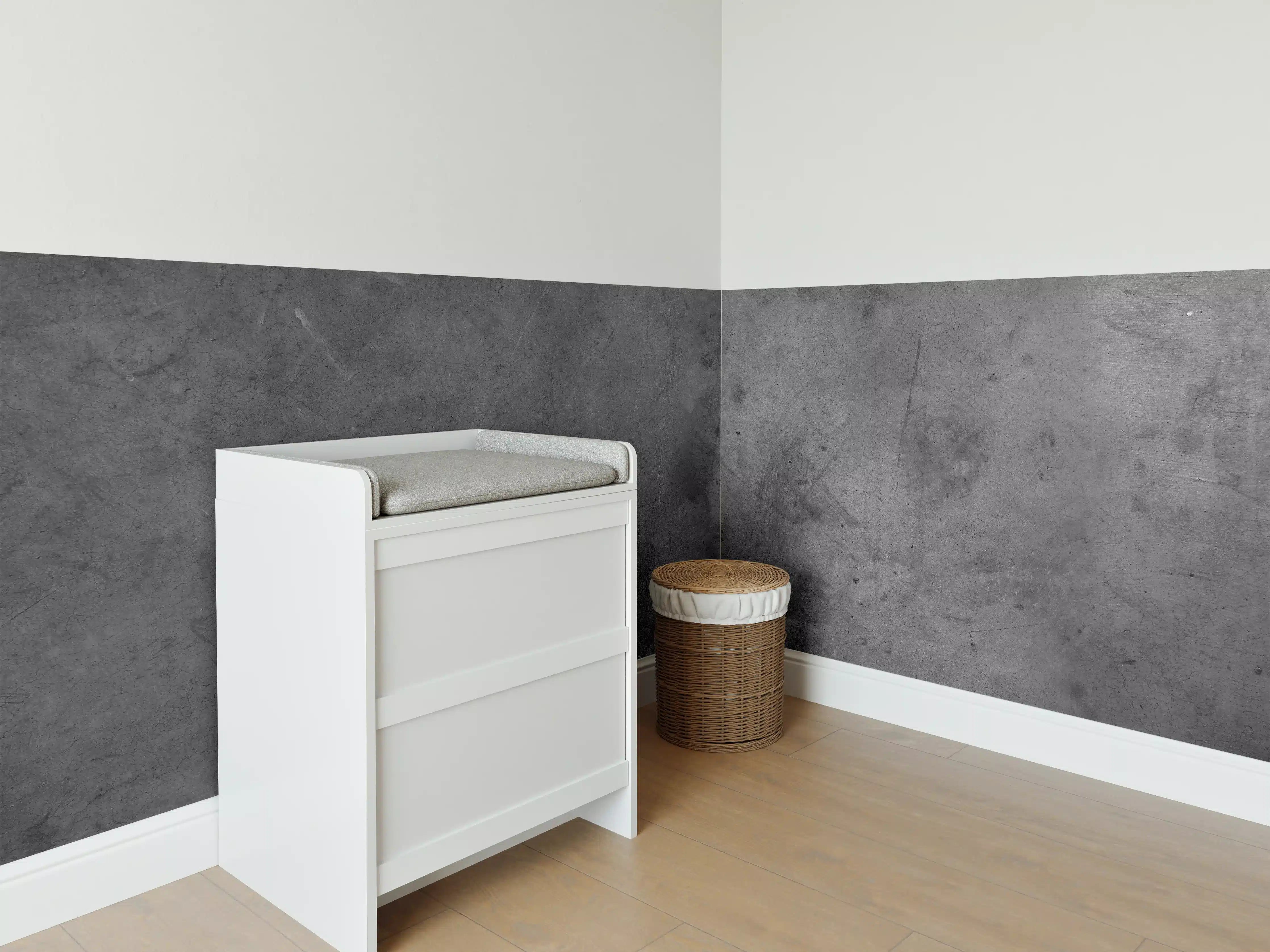 Babyzimmer Wandgestaltung - Gräulicher rauer Beton - Dunkel