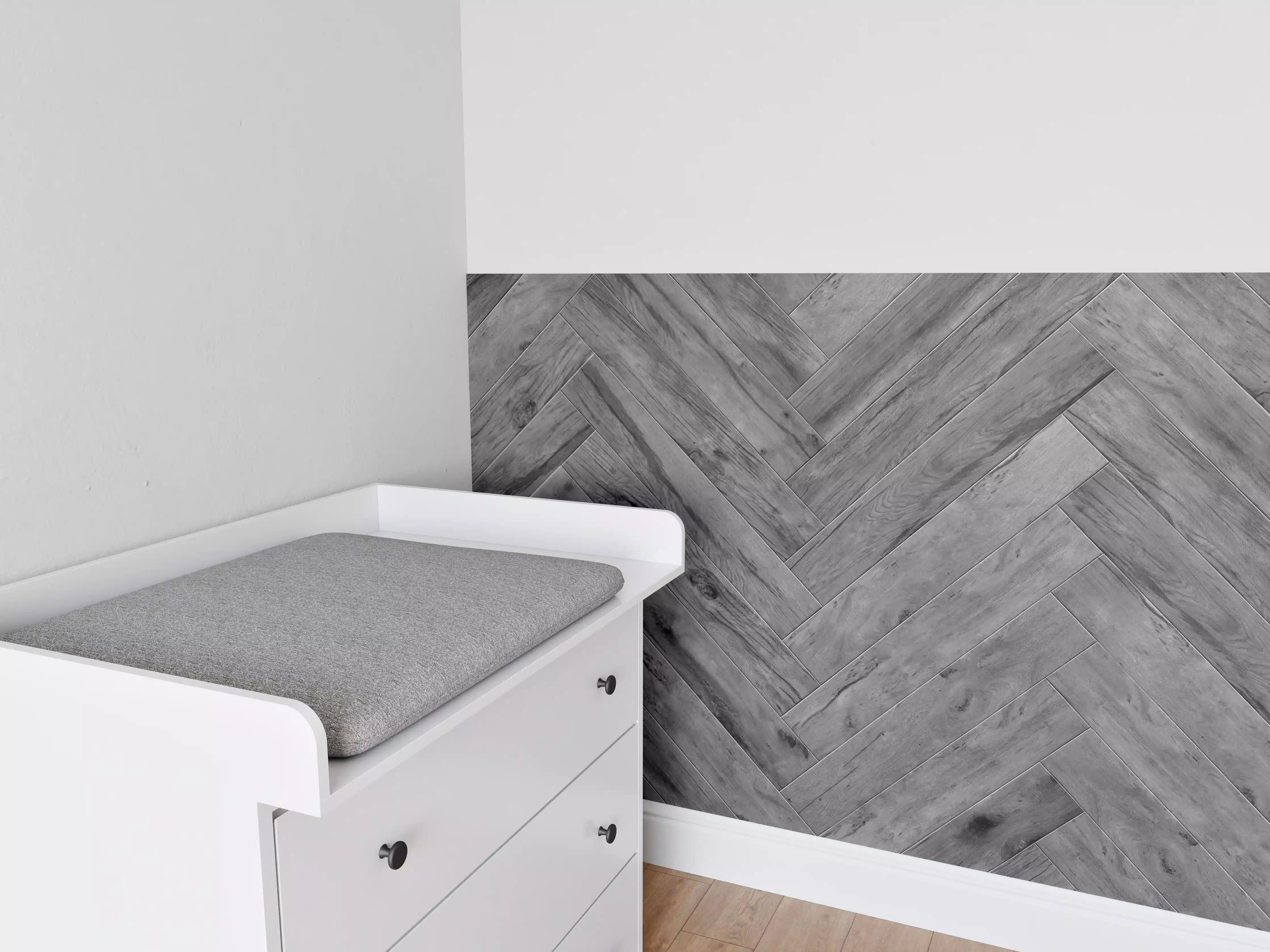 Babyzimmer Wandgestaltung - Gräuliches Holzparkett mit Fischgrätenmuster