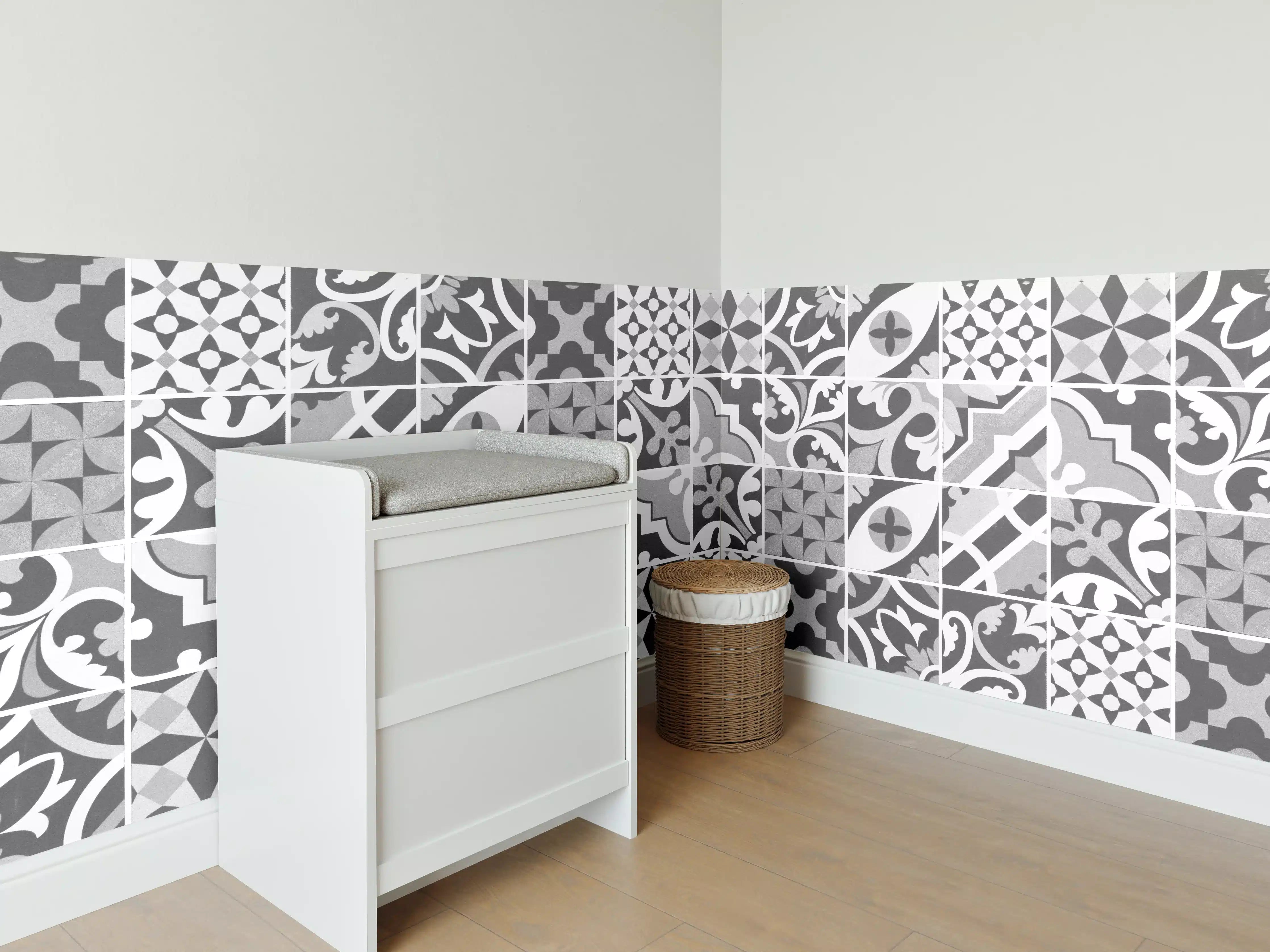 Babyzimmer Wandgestaltung - Grau-Weiß Vintage Mosaik