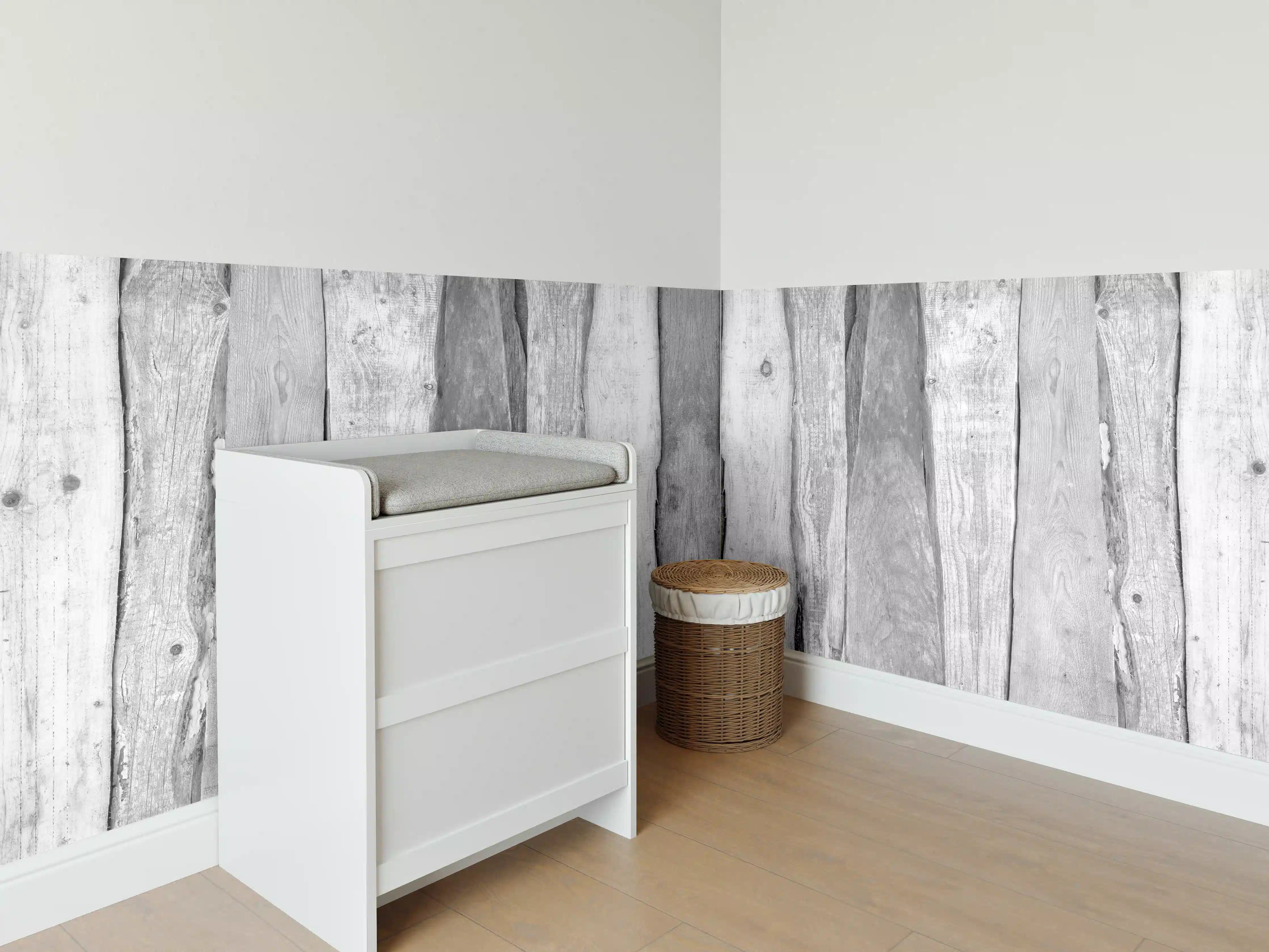 Babyzimmer Wandgestaltung - Graue Holzimitat-Wandpaneele