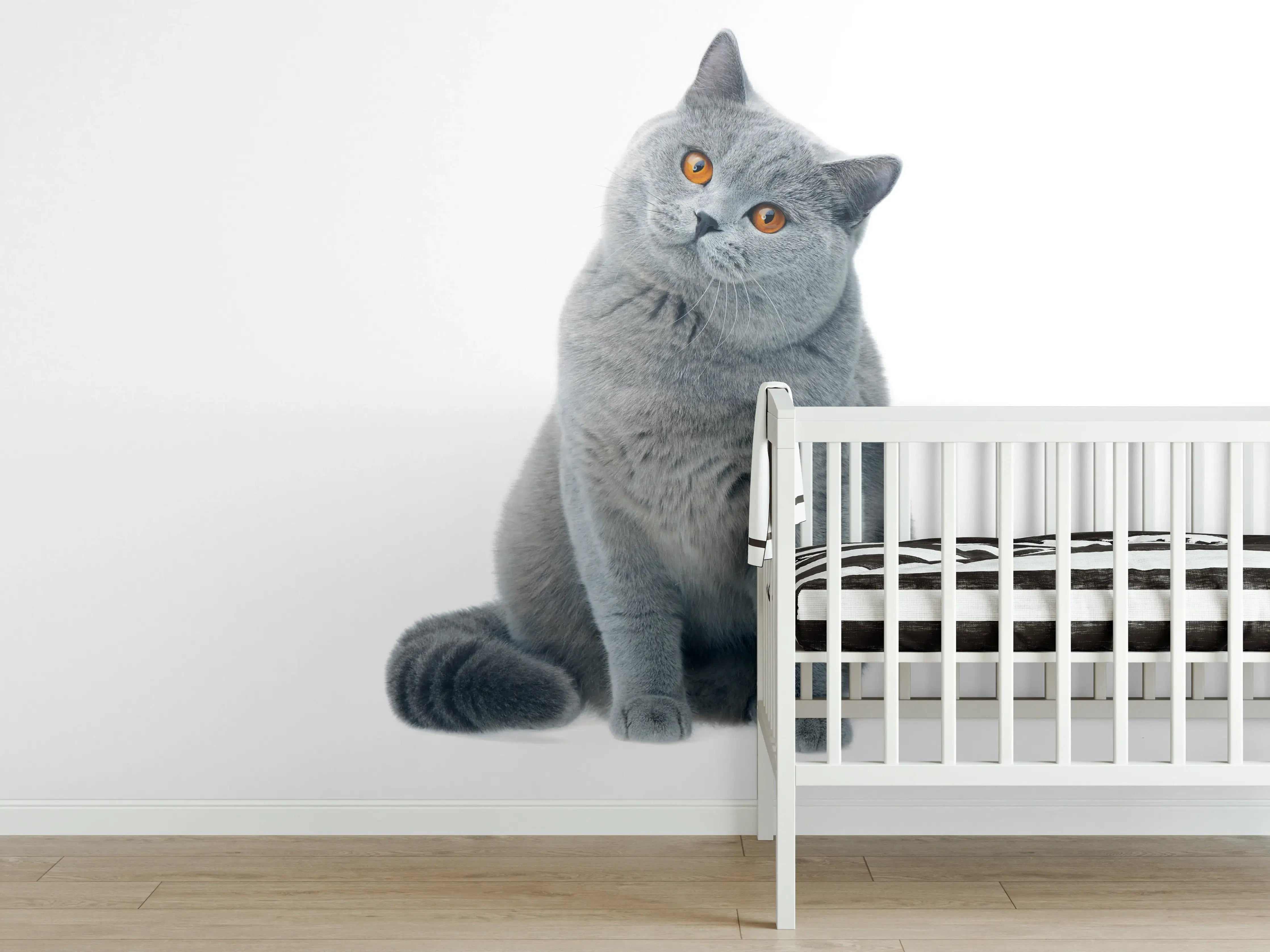 Babyzimmer Wandgestaltung - Graue Katzenfigur mit neugierigem Blick