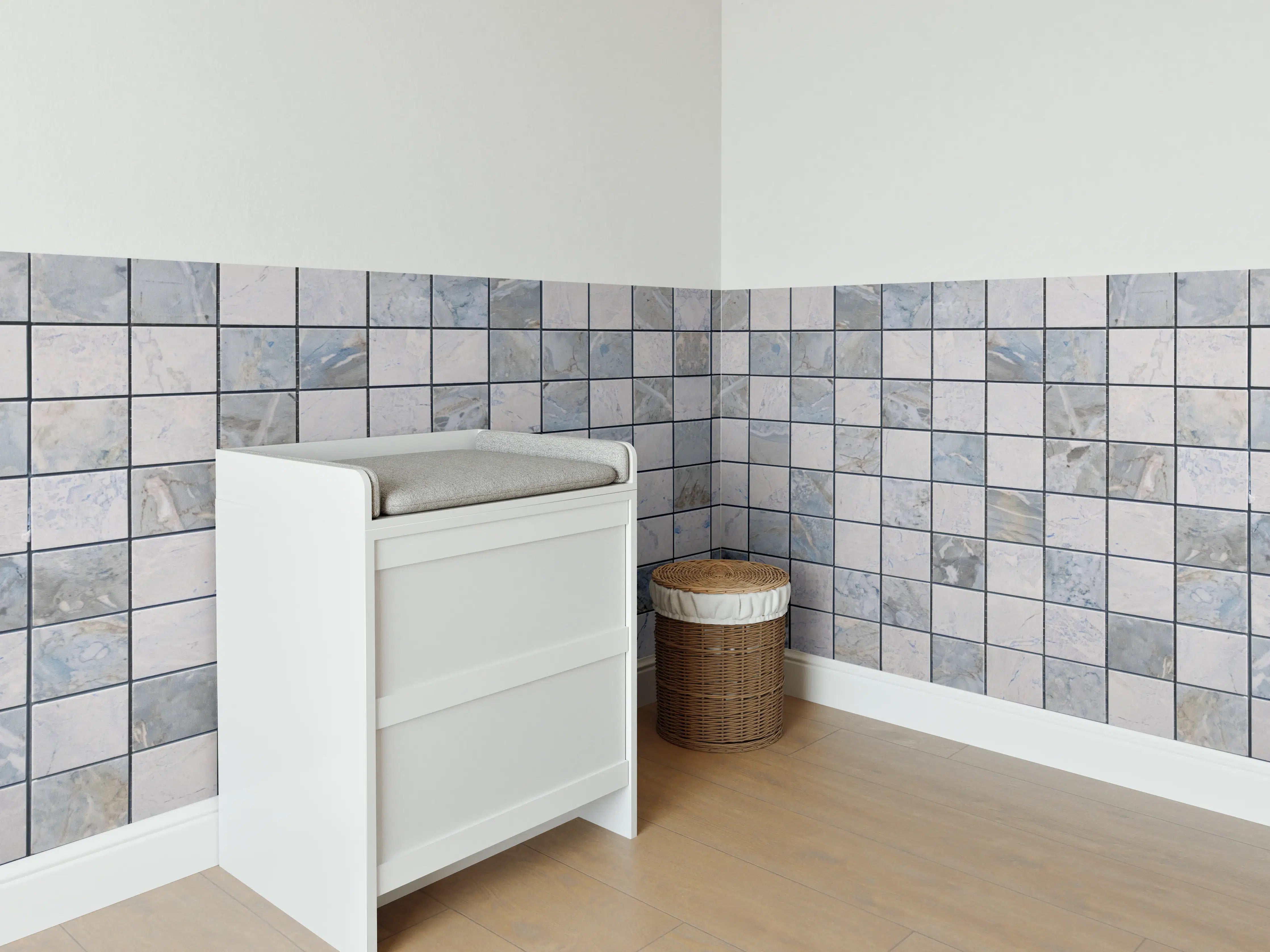 Babyzimmer Wandgestaltung - Graue Mosaikfliesen mit Steineffekt