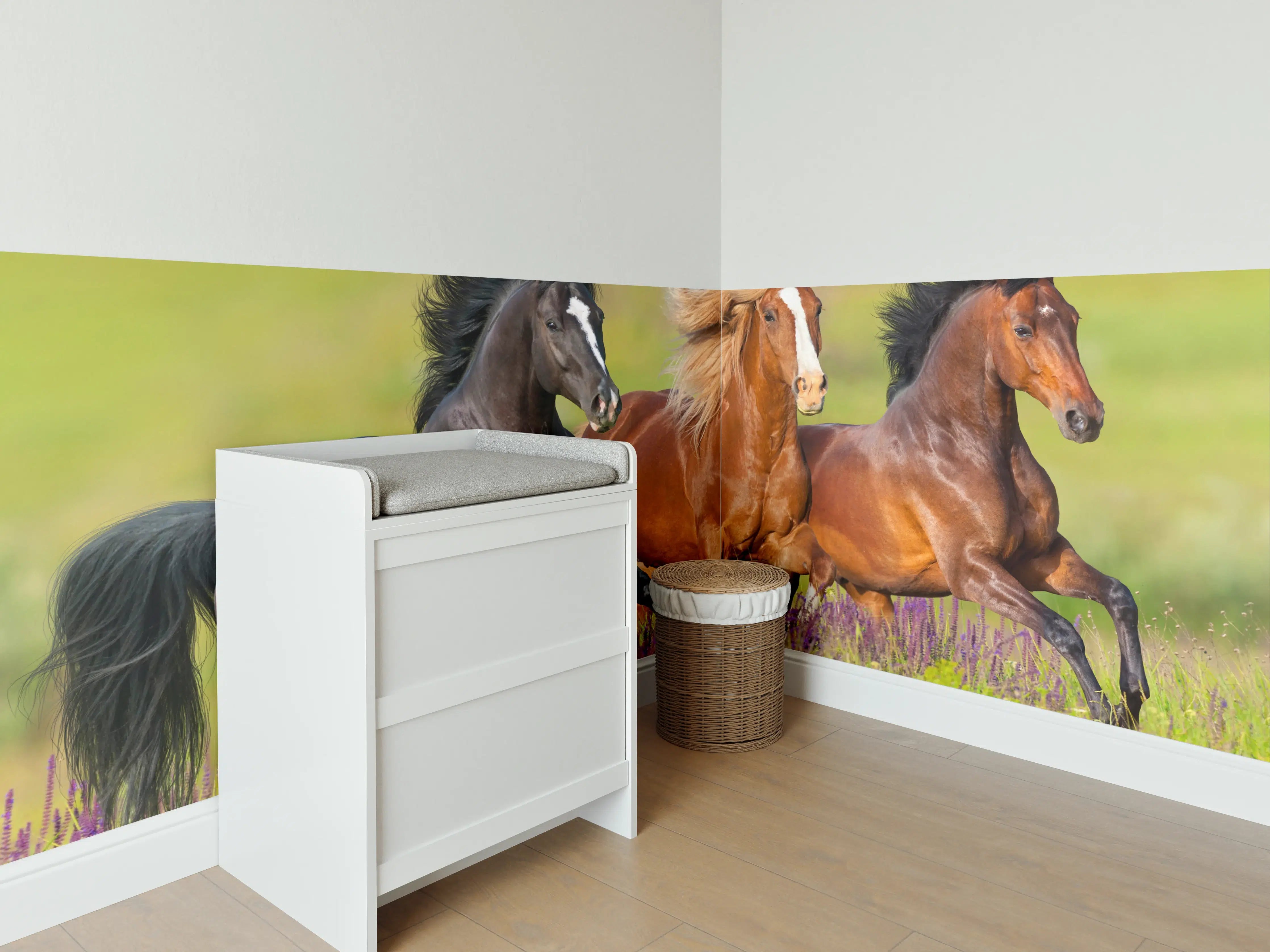 Babyzimmer Wandgestaltung - Graue Pferde auf Blumenwiese