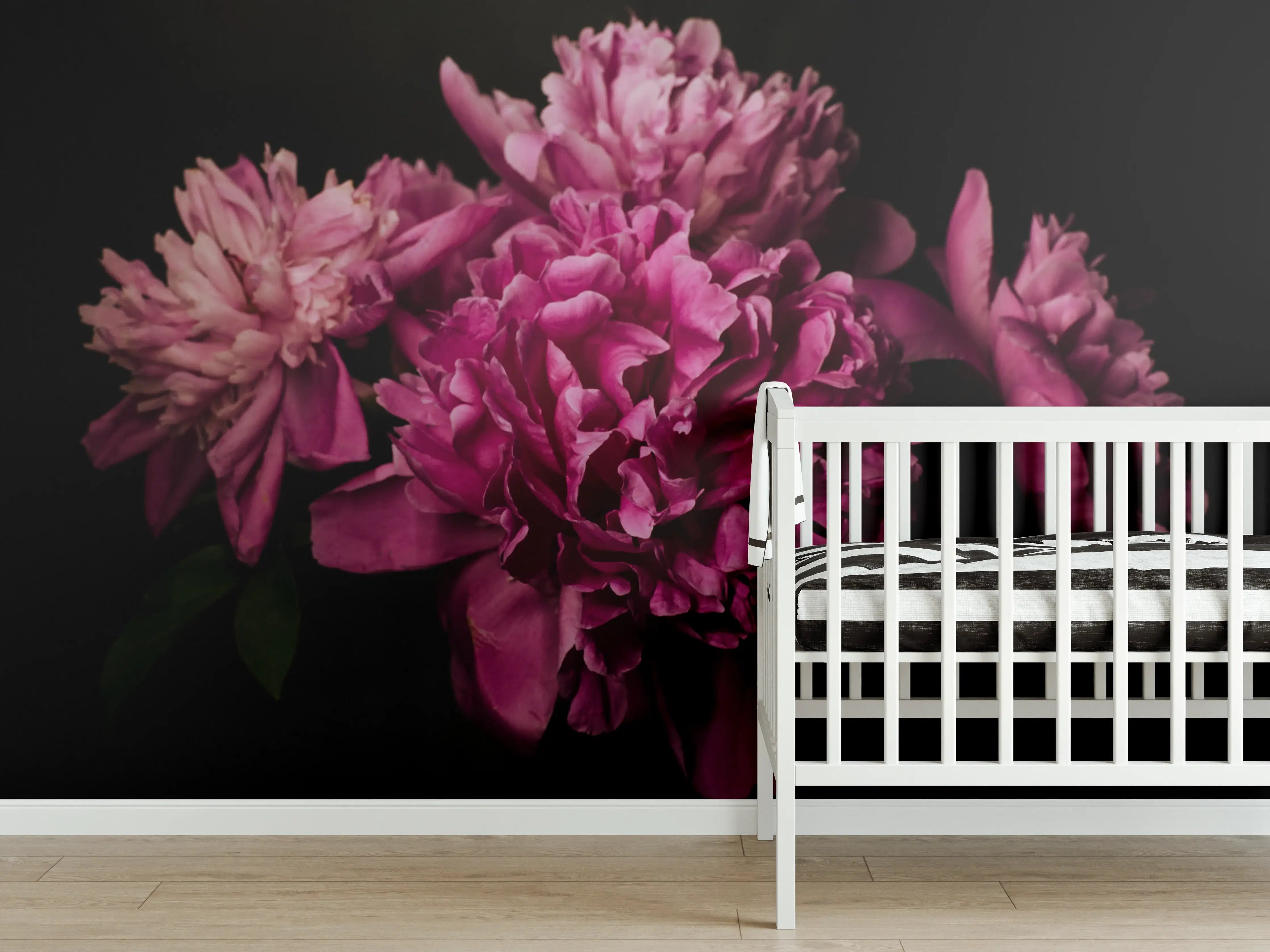 Babyzimmer Wandgestaltung - Graue Pfingstrosen im Schatten