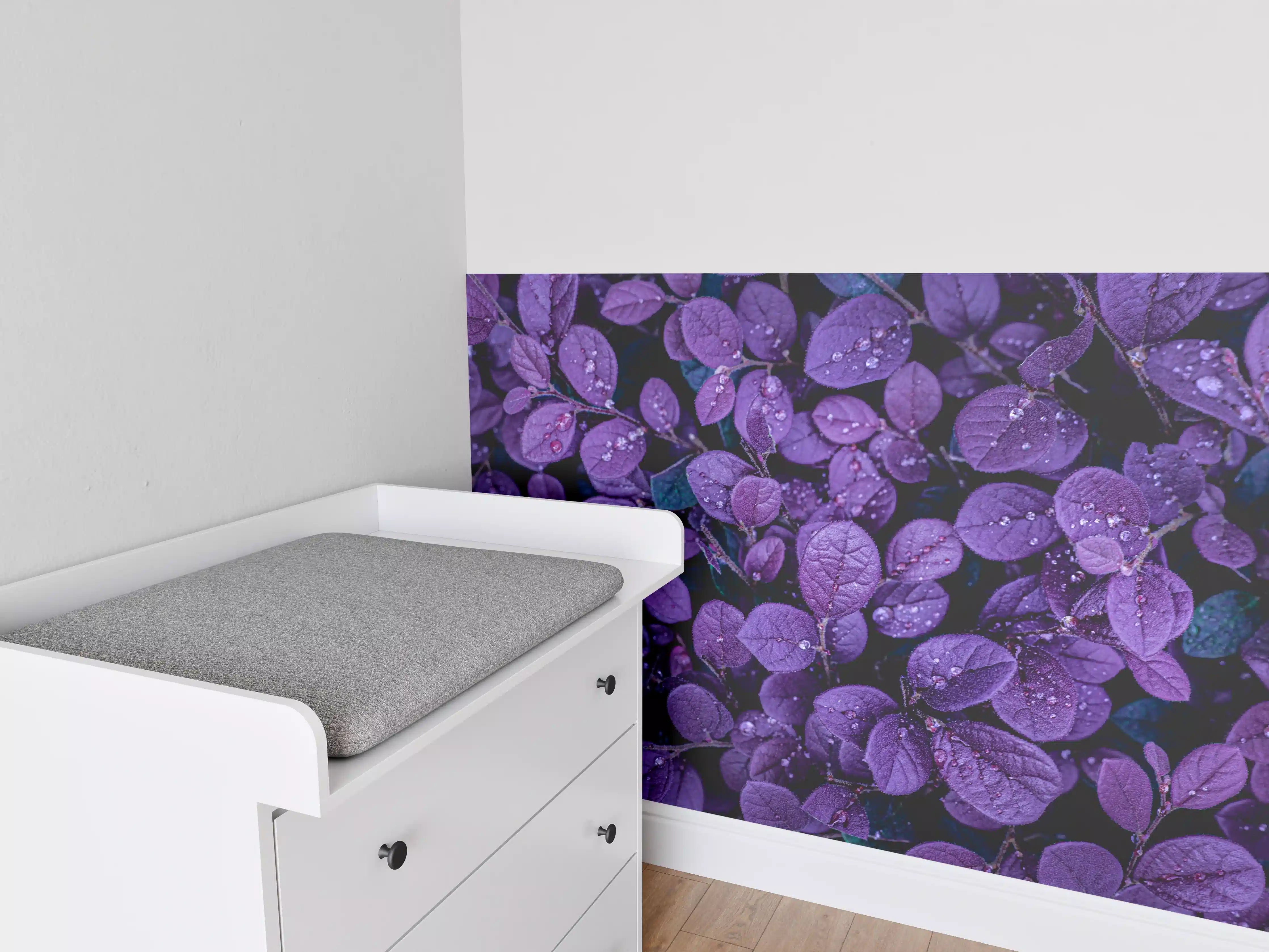 Babyzimmer Wandgestaltung - Graue Schatten auf blassgrünen Blättern
