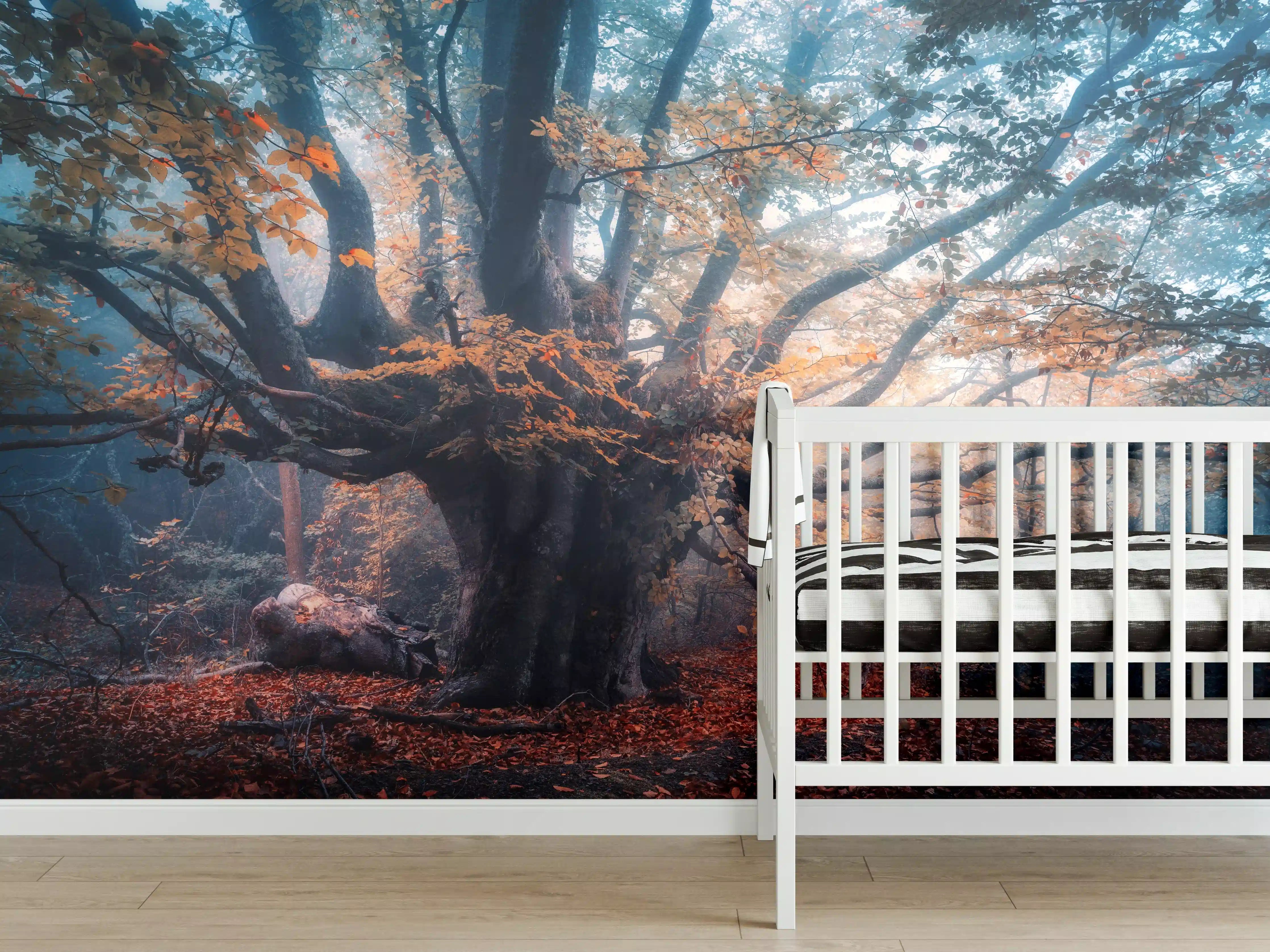 Babyzimmer Wandgestaltung - Grauer Baum im Nebelmeer
