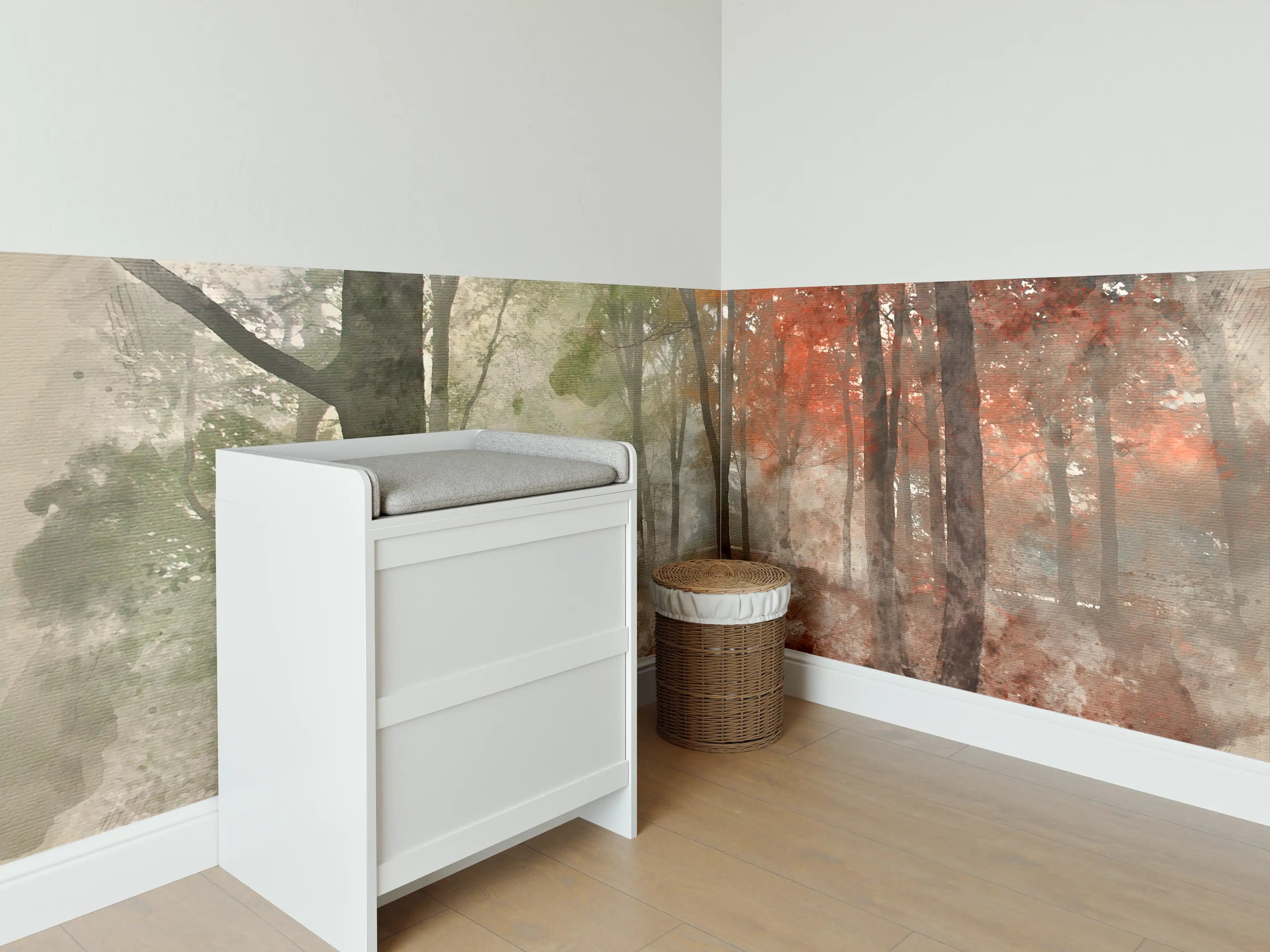Babyzimmer Wandgestaltung - Grauer Herbstwald mit bunten Blättern