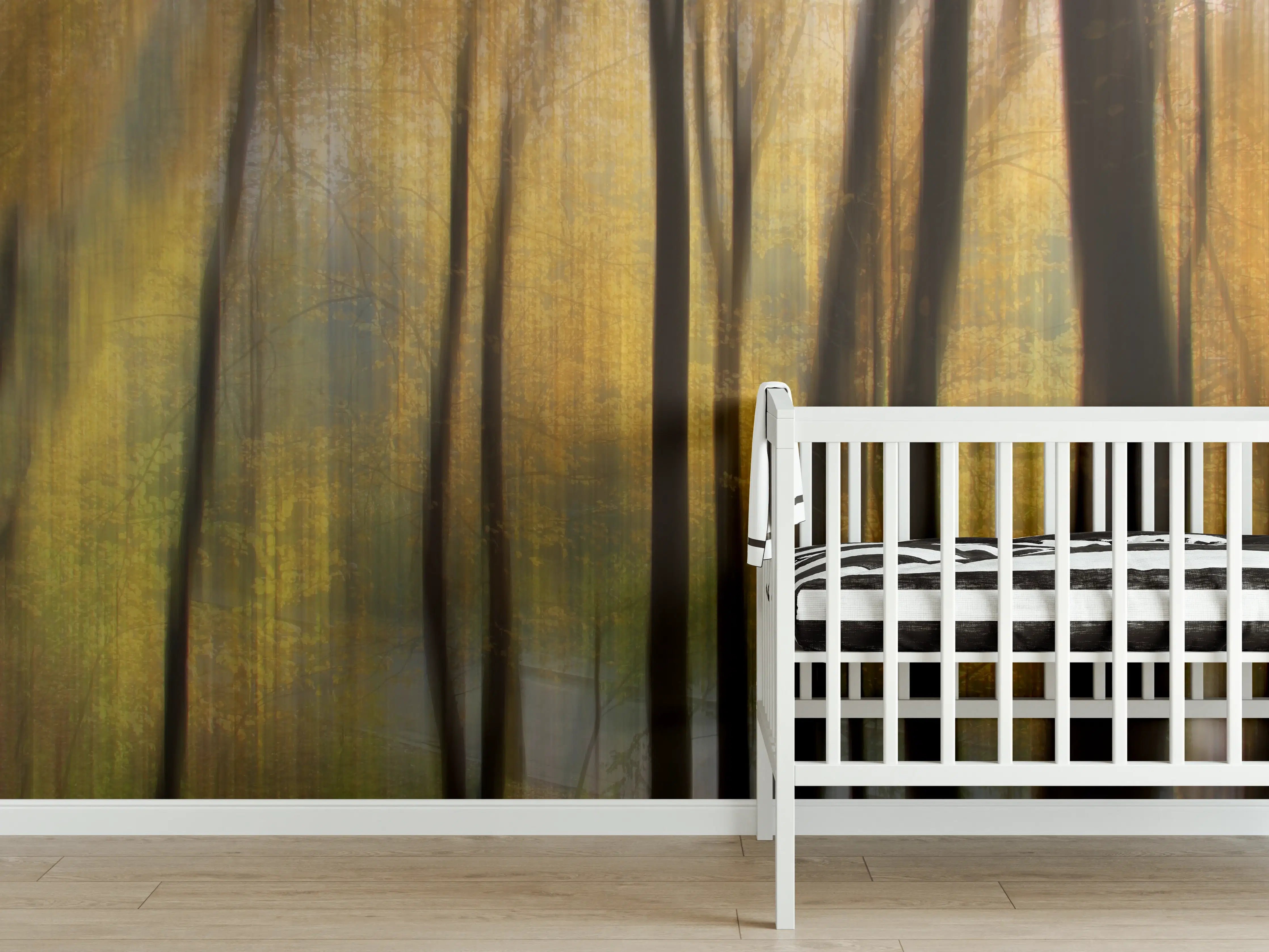 Babyzimmer Wandgestaltung - Grauer Herbstwald mit goldenem Glanz