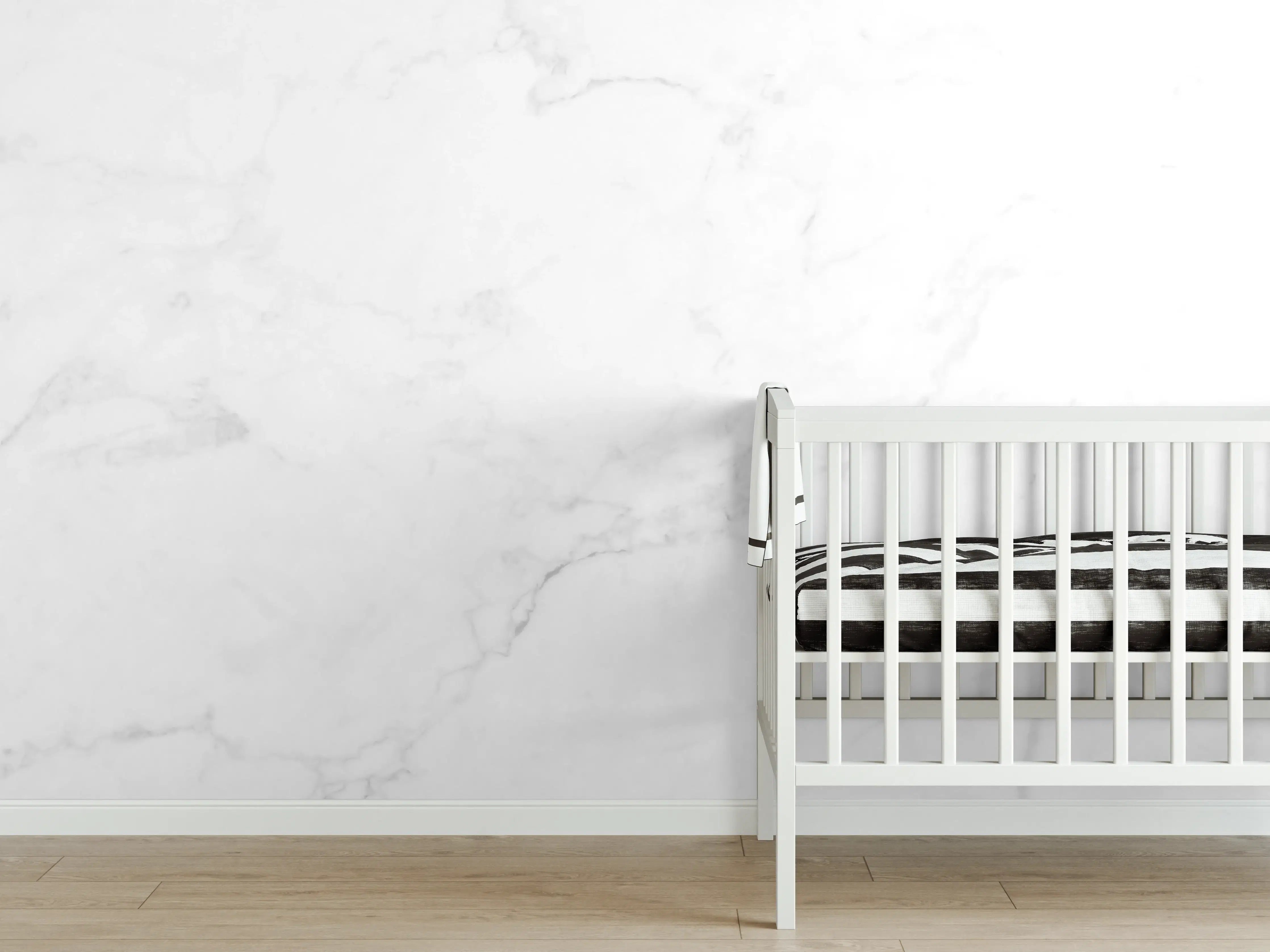 Babyzimmer Wandgestaltung - Grauer Marmor-Print mit feiner Maserung