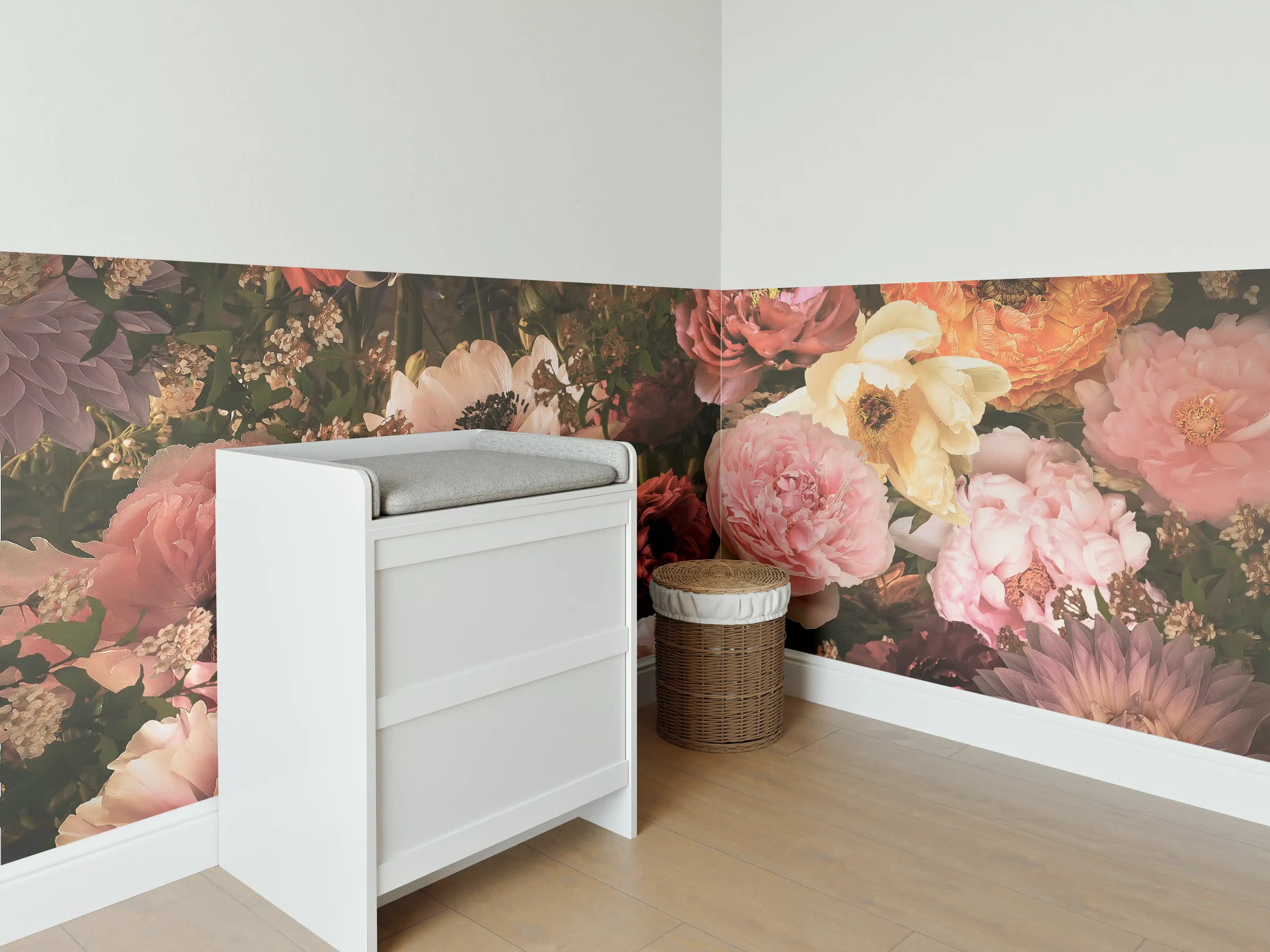Babyzimmer Wandgestaltung - Große Blumen im Vintage-Stil
