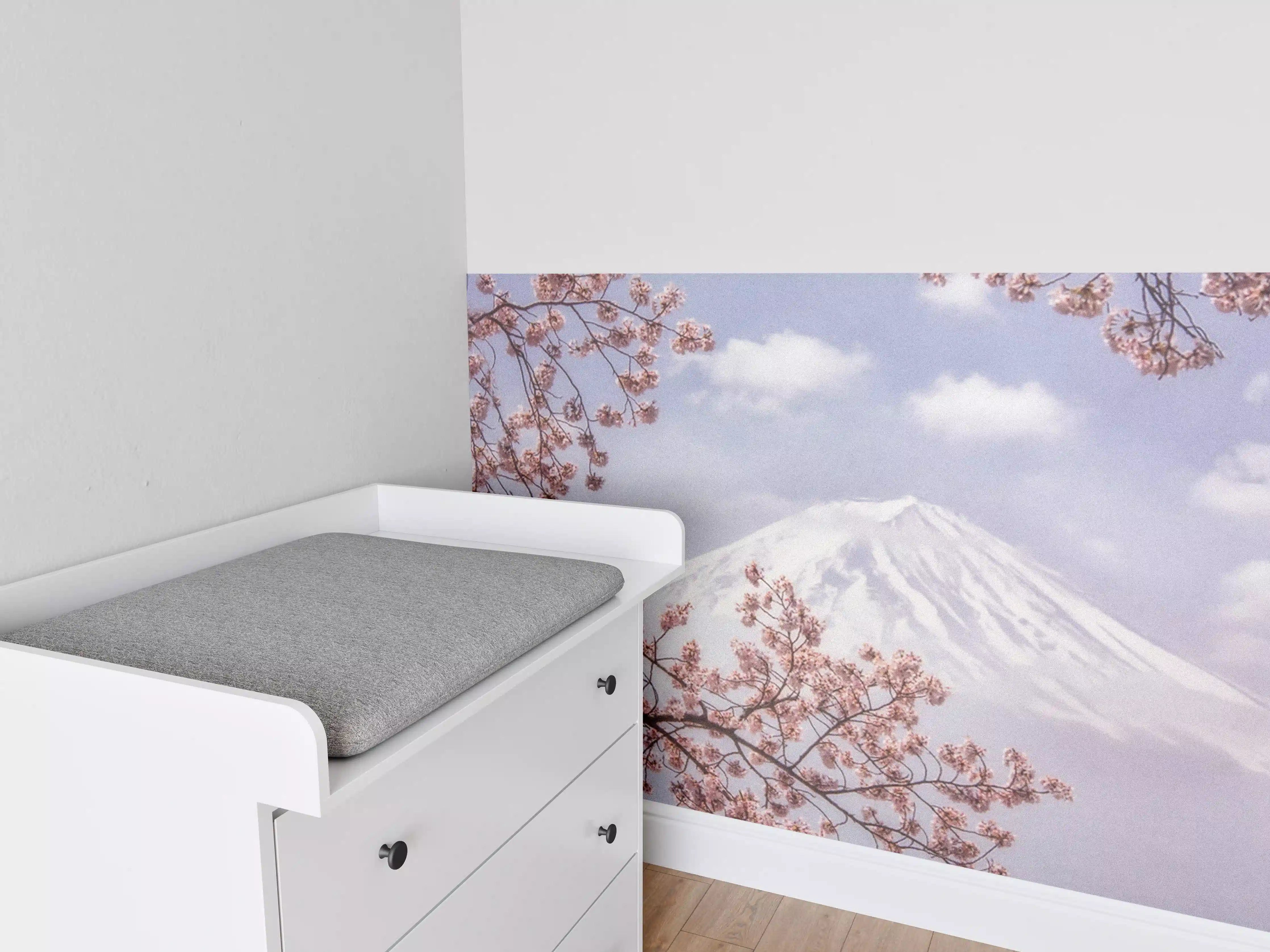 Babyzimmer Wandgestaltung - Großer Berg hinter Kirchblüten - Japan