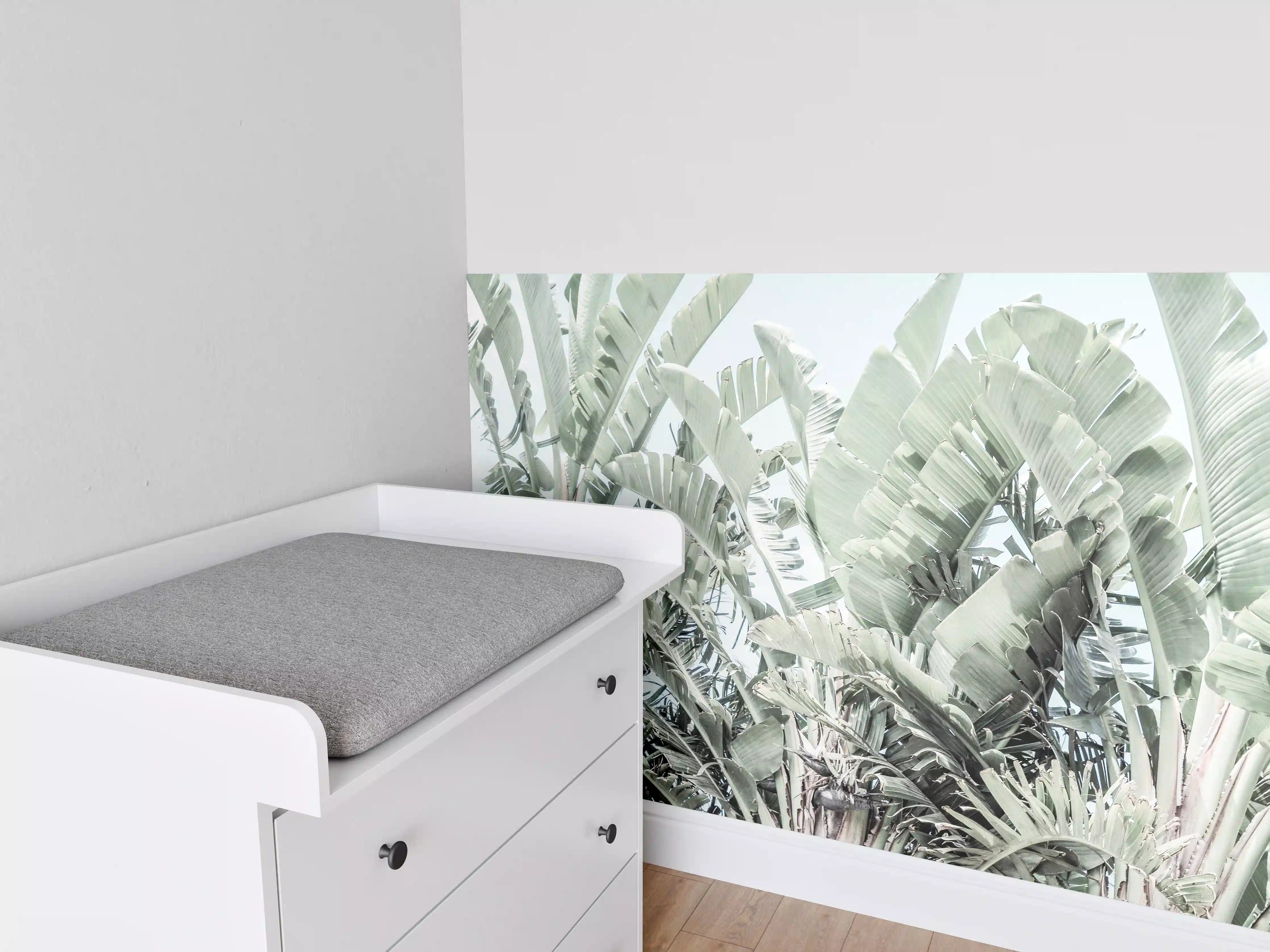 Babyzimmer Wandgestaltung - Grün-Weiße Palmenblätter