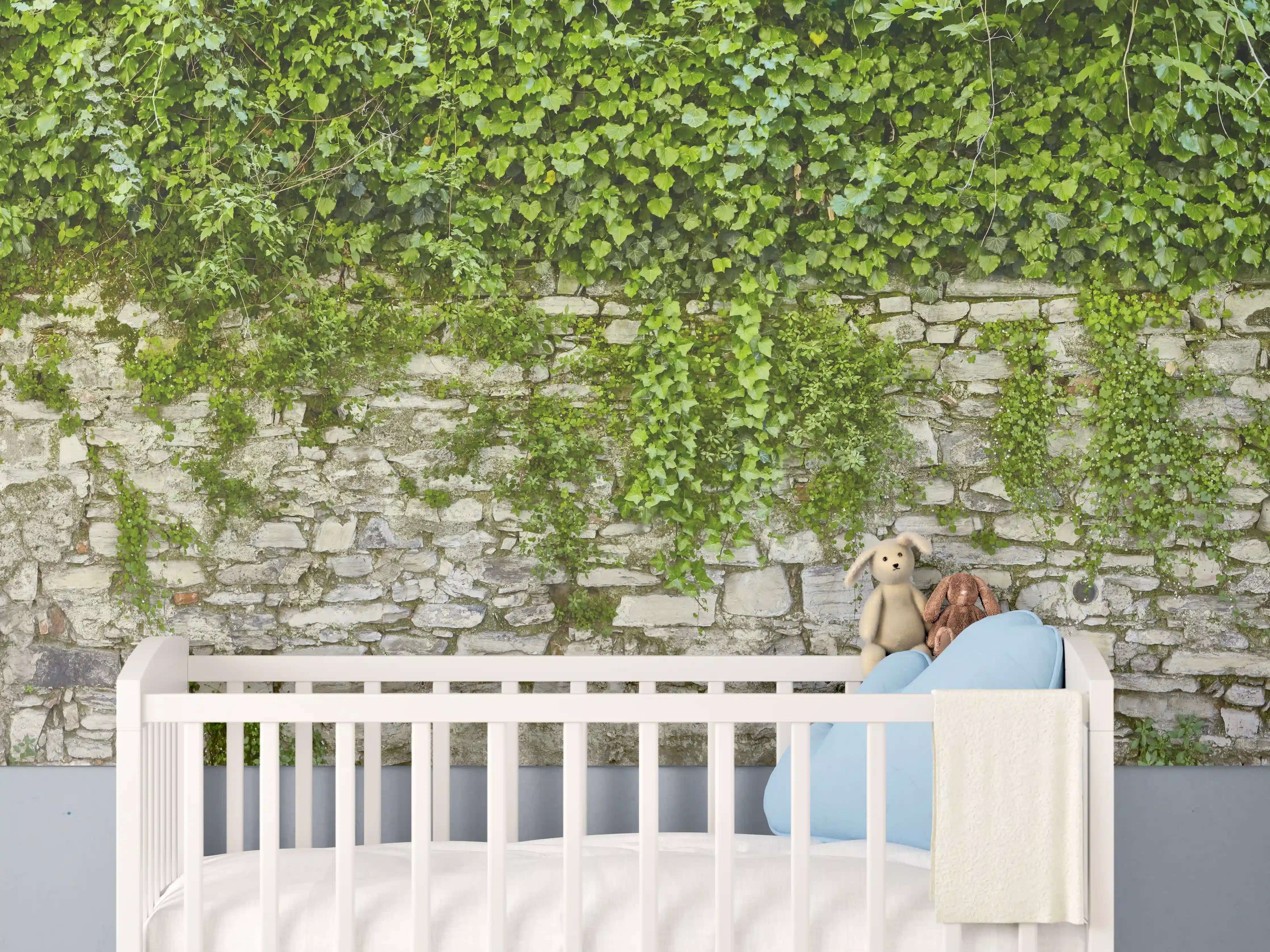 Babyzimmer Wandgestaltung - Grün überwucherte Burgmauer