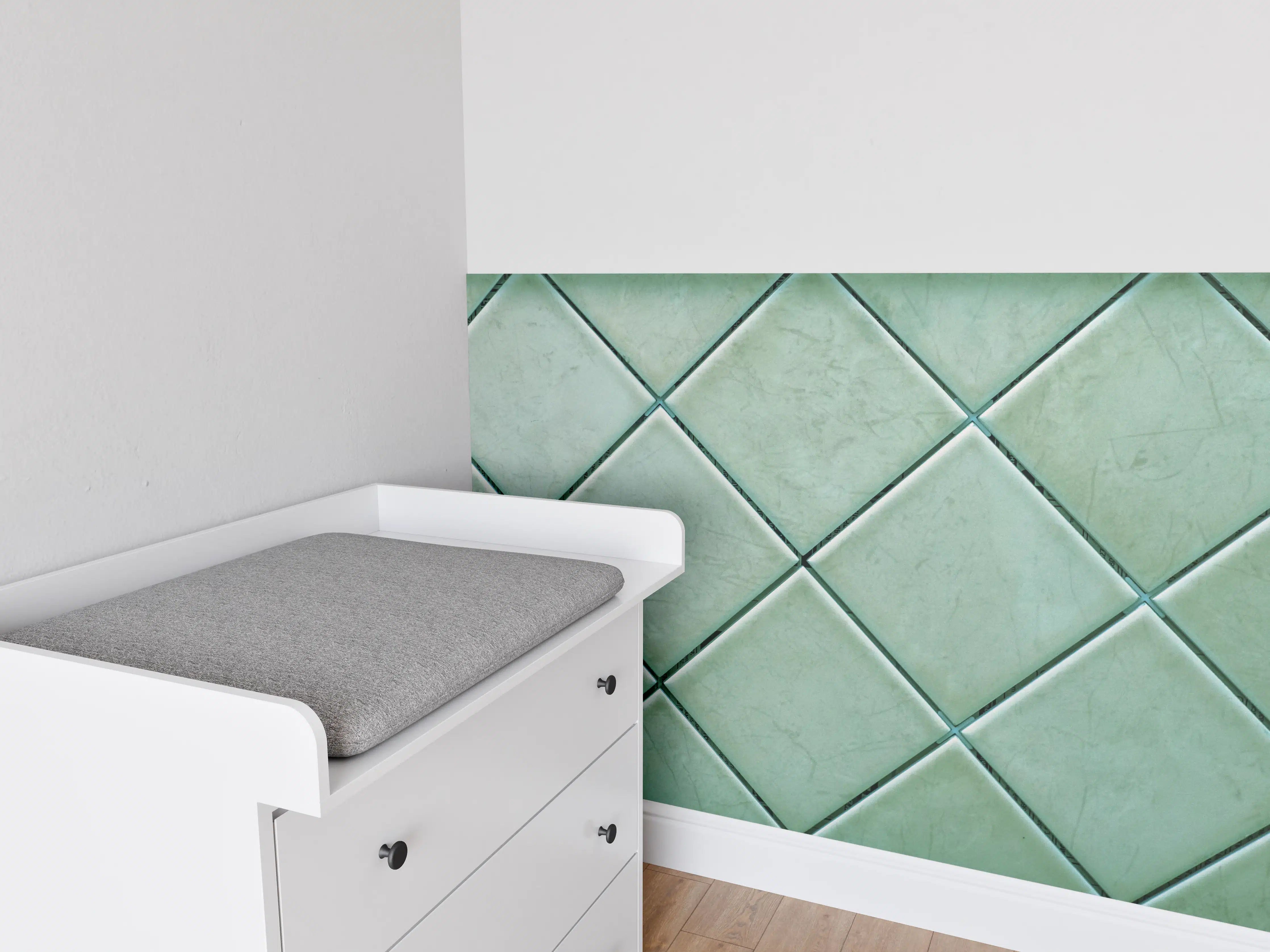 Babyzimmer Wandgestaltung - Grüne Fliesenwand mit diagonalen Linien