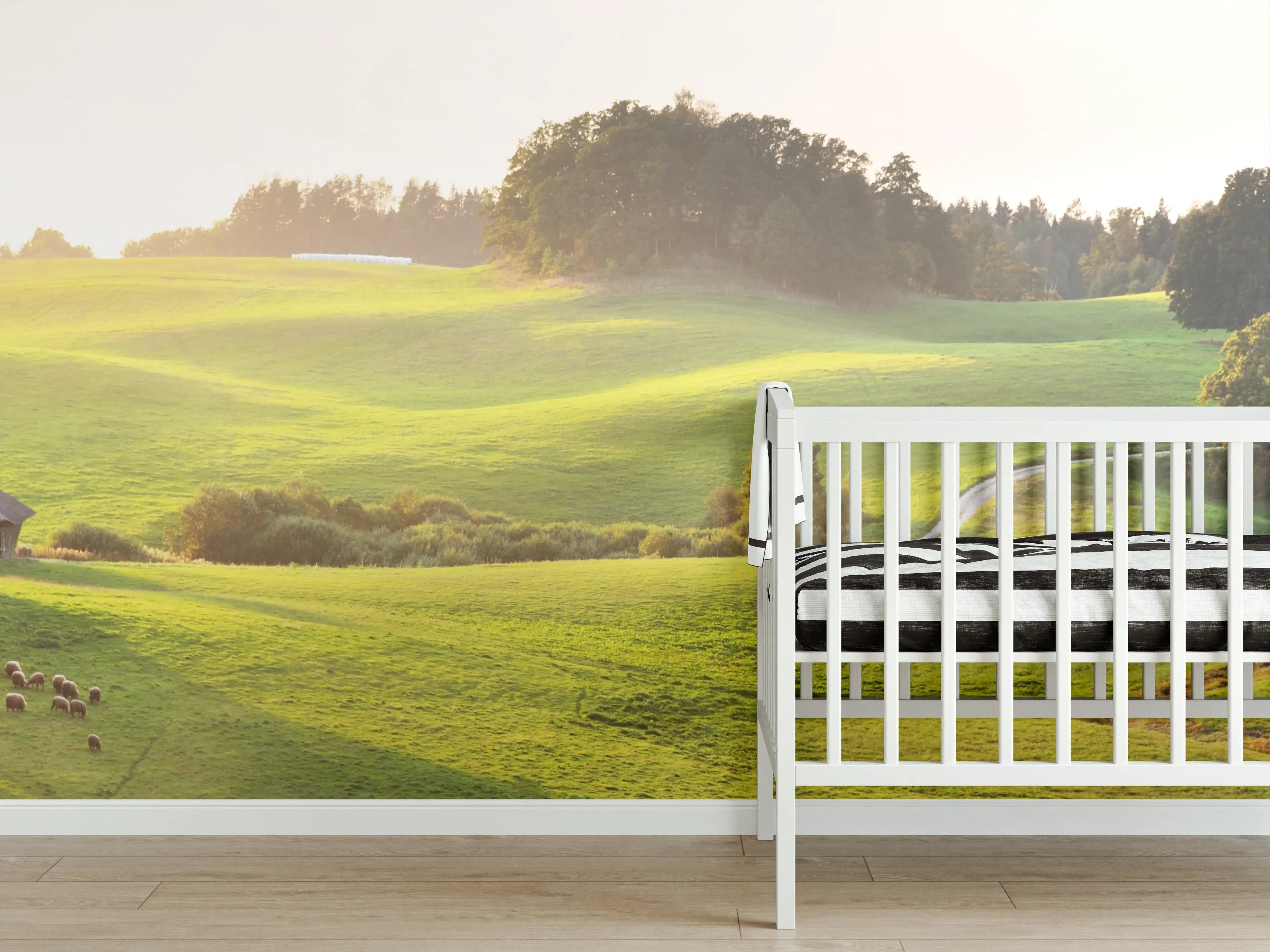 Babyzimmer Wandgestaltung - Grüne Hügellandschaft bei Sonnenuntergang