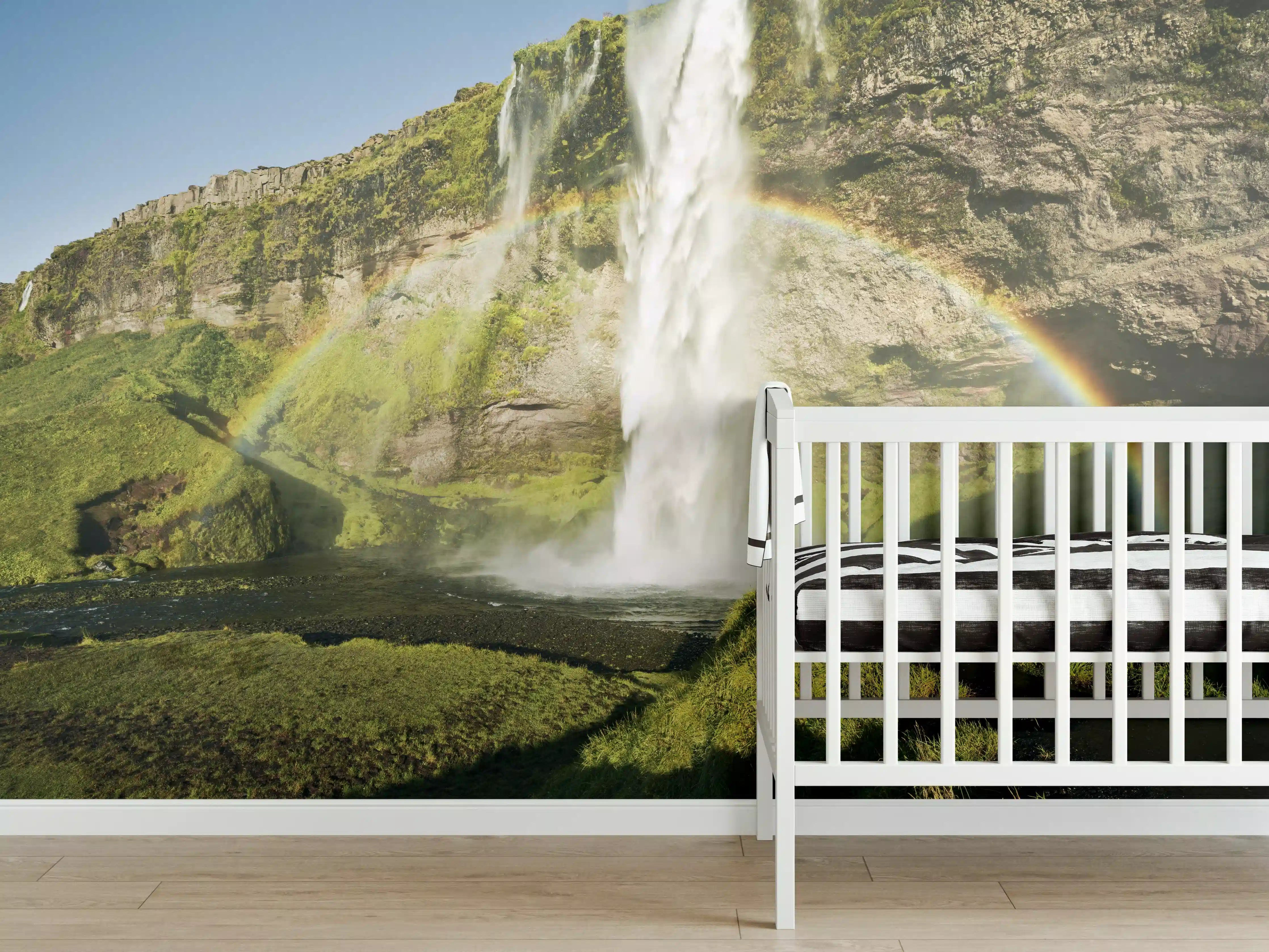 Babyzimmer Wandgestaltung - Grüne Wasserfall-Landschaft mit Regenbogen