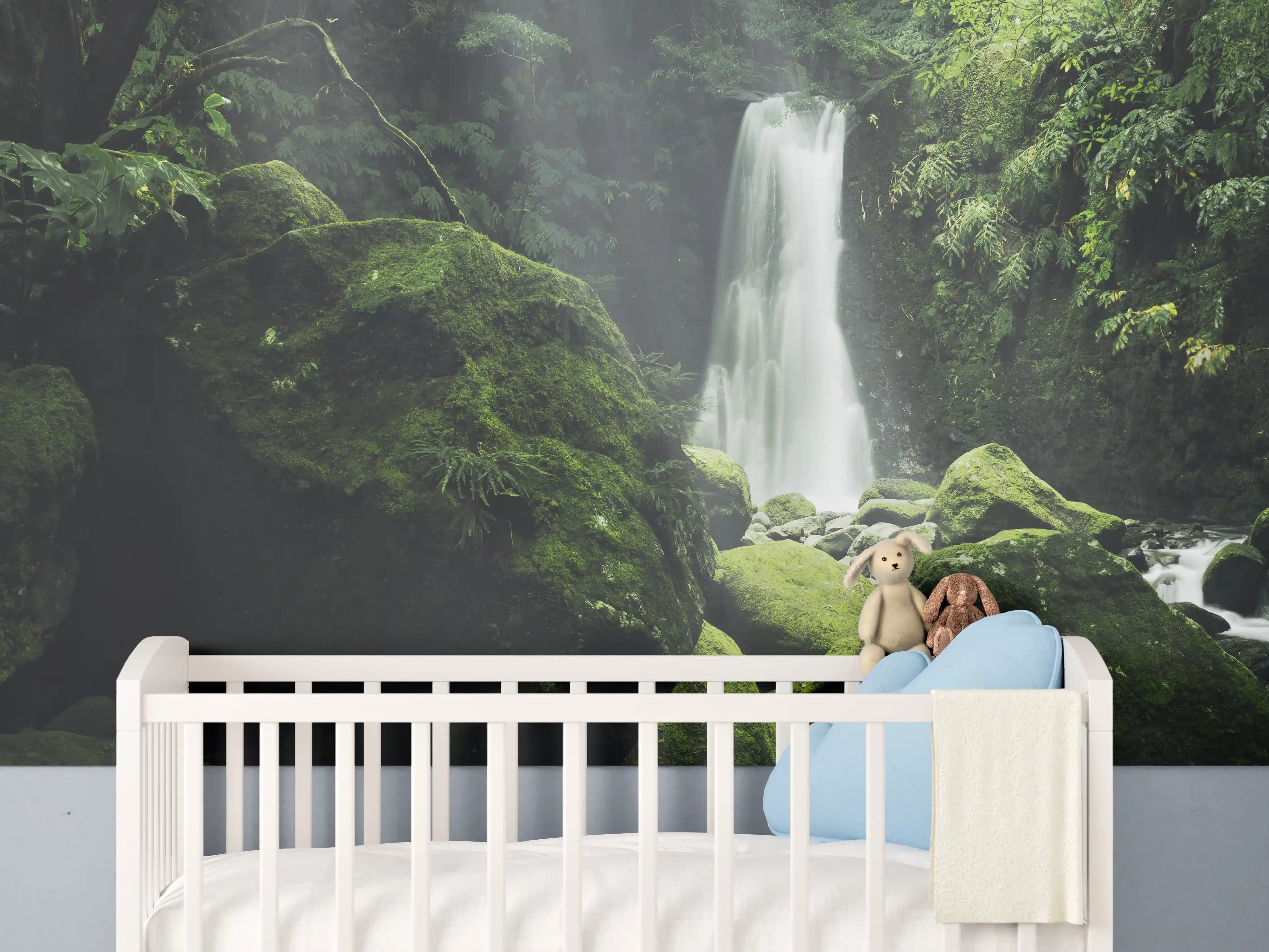 Babyzimmer Wandgestaltung - Grüner Mystik-Wasserfall